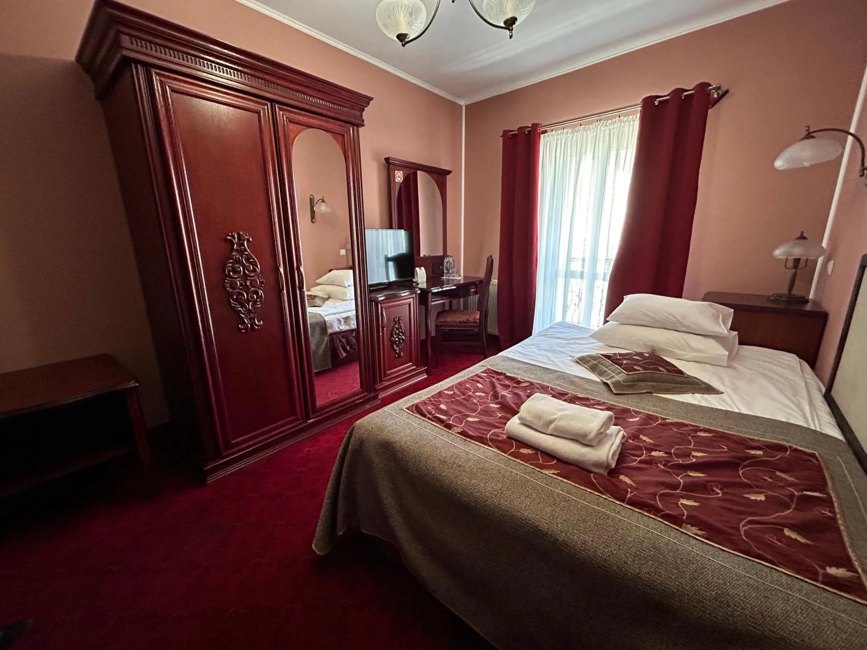 Photo of the whole room, Bed in Willa Pod Zamkiem