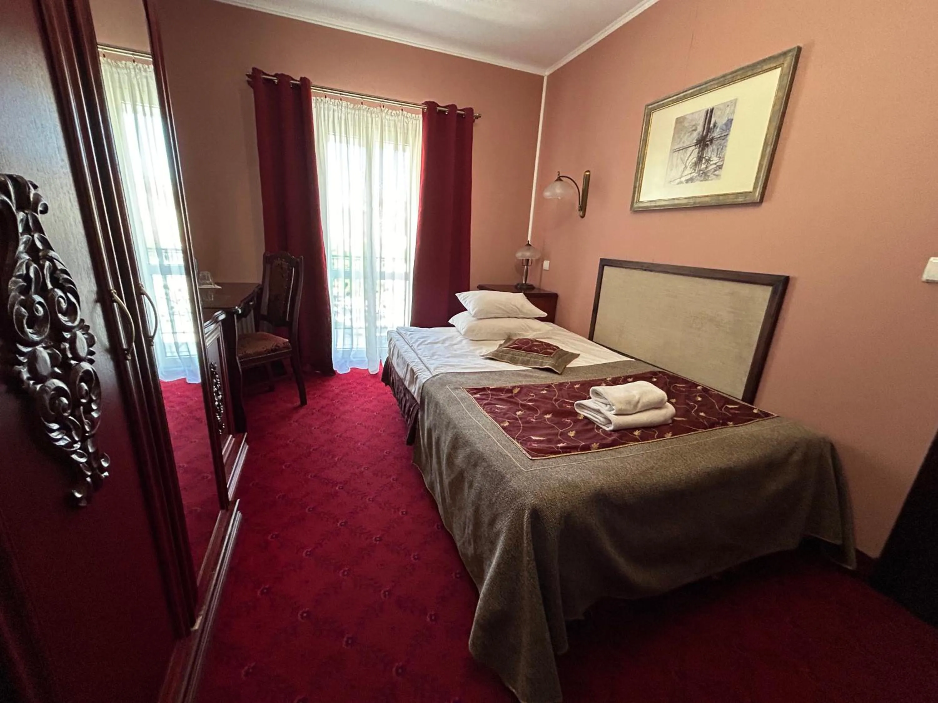 Photo of the whole room, Bed in Willa Pod Zamkiem