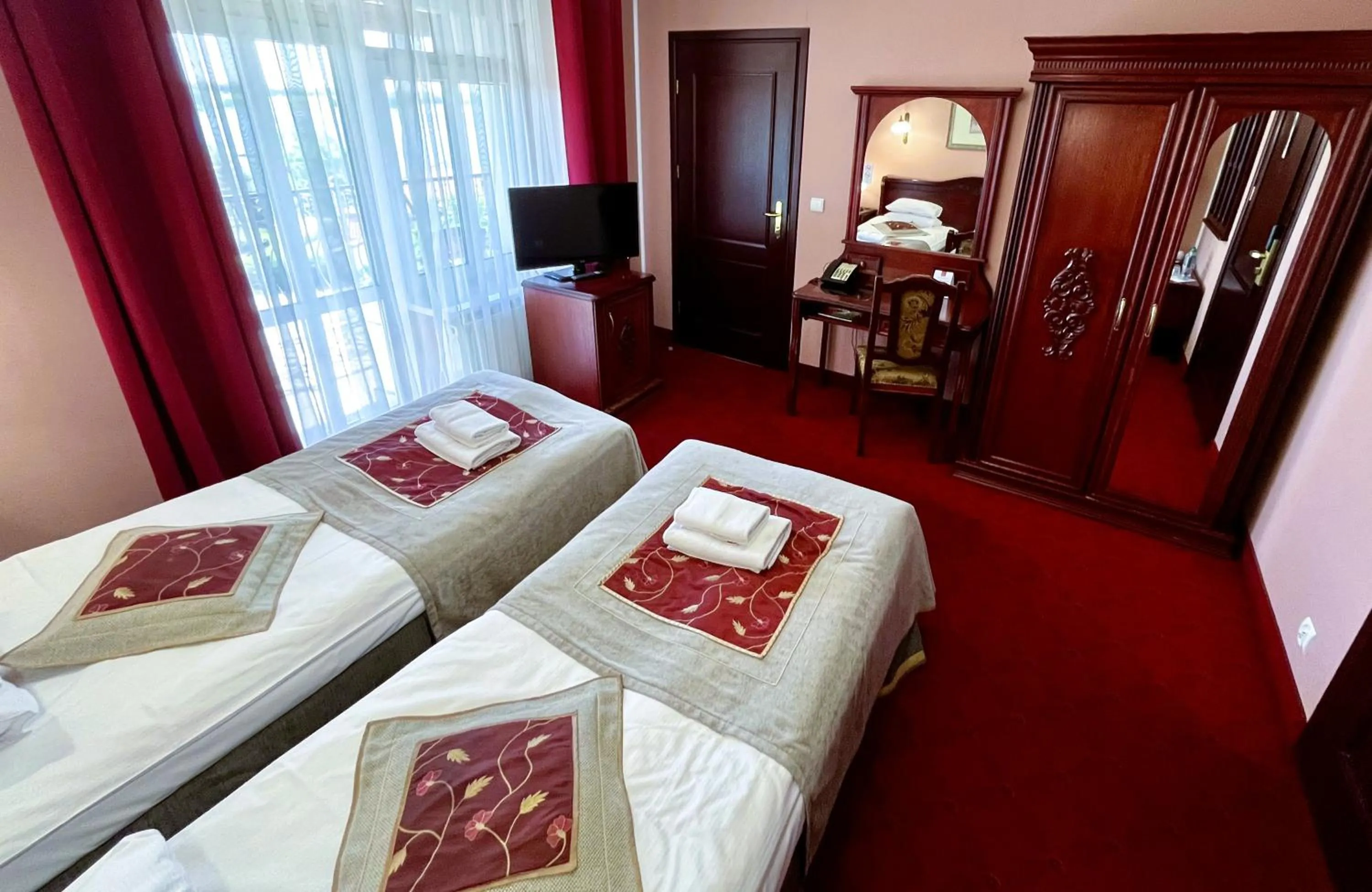 Photo of the whole room, Bed in Willa Pod Zamkiem