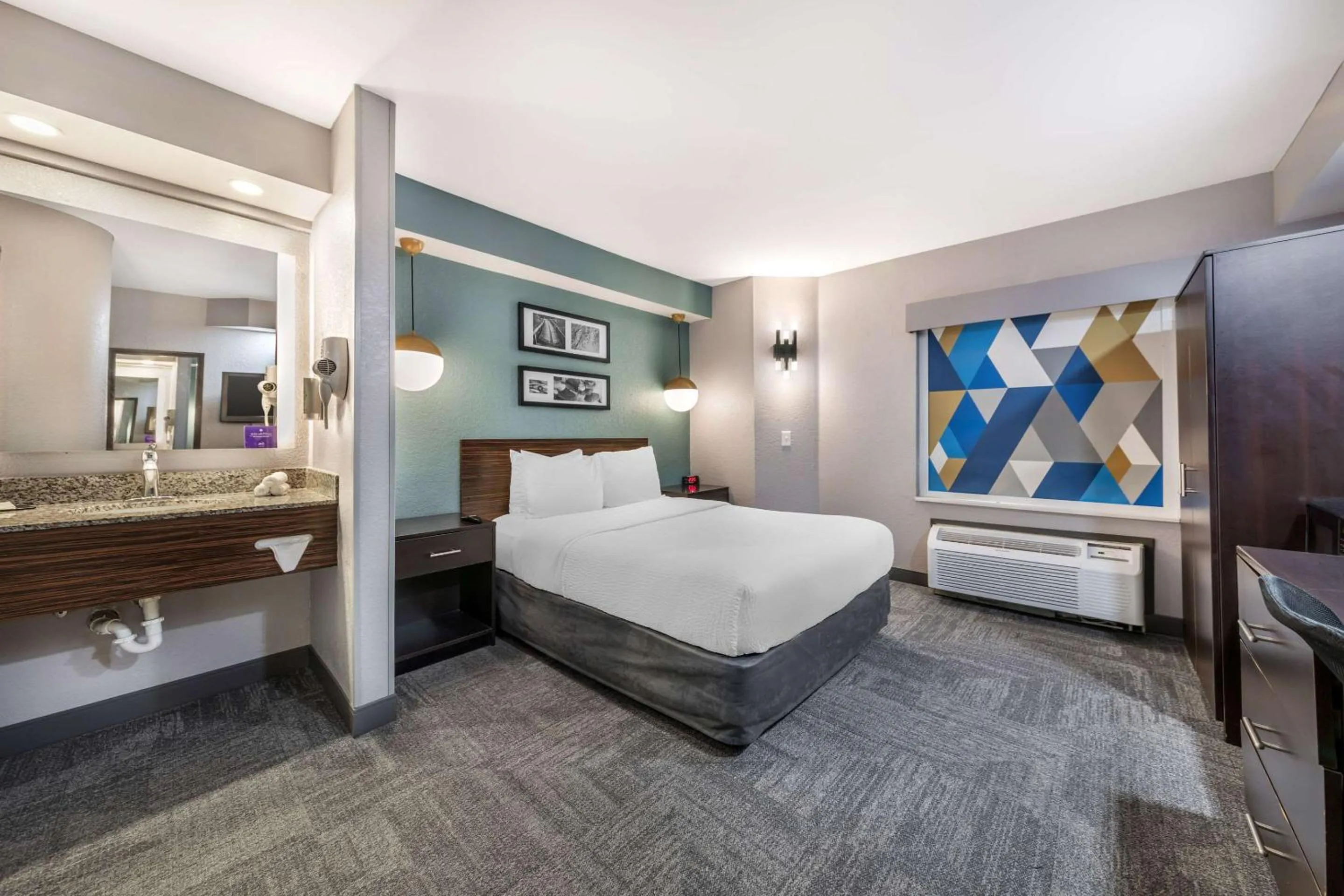 Bedroom, Bed in Sleep Inn Miami Airport