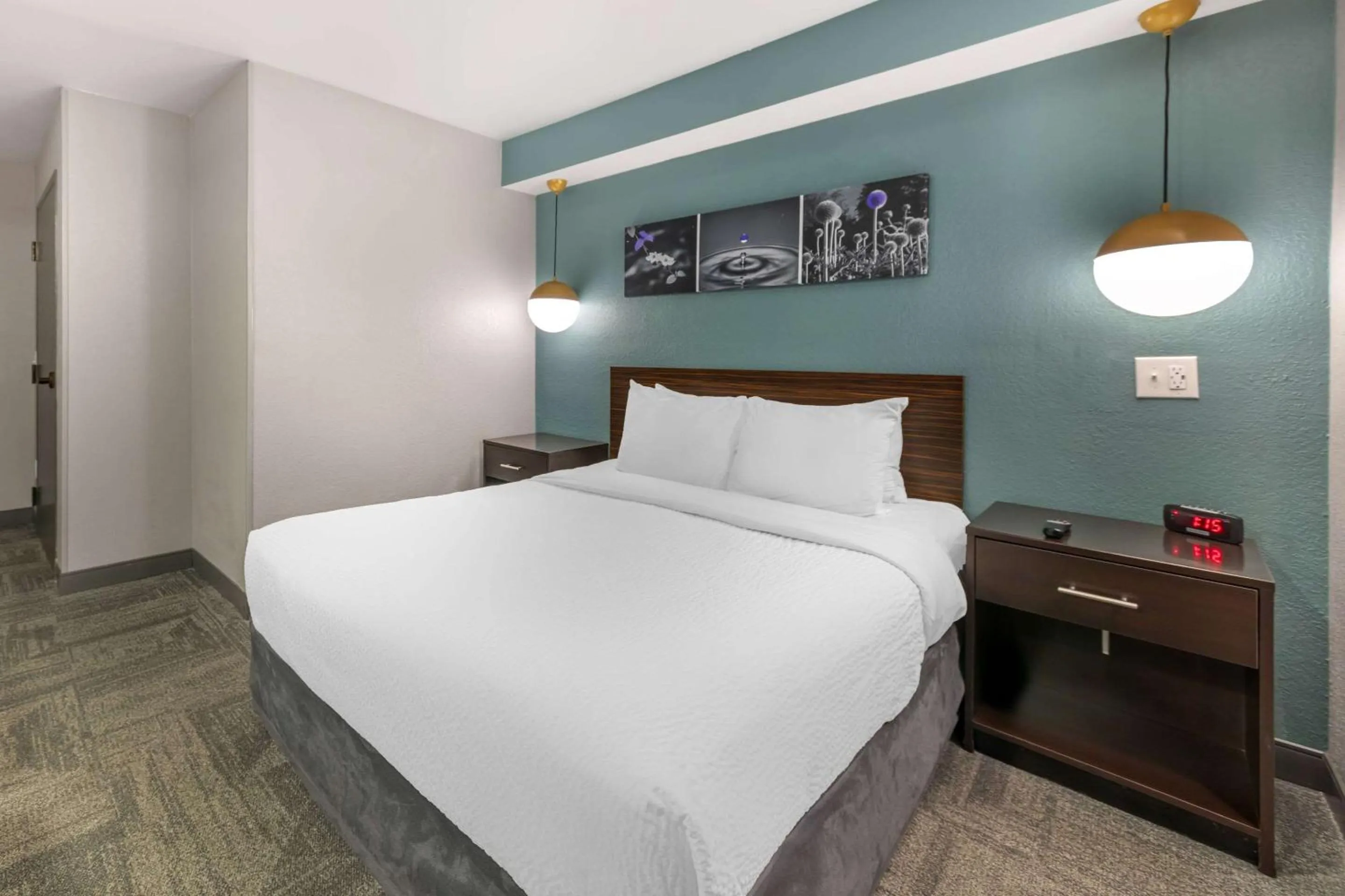 Bedroom, Bed in Sleep Inn Miami Airport