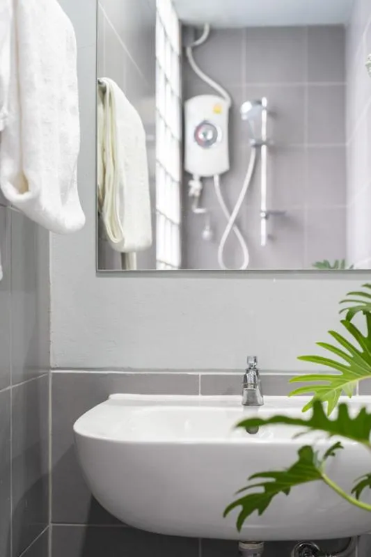 Shower in Better Moon Guesthouse