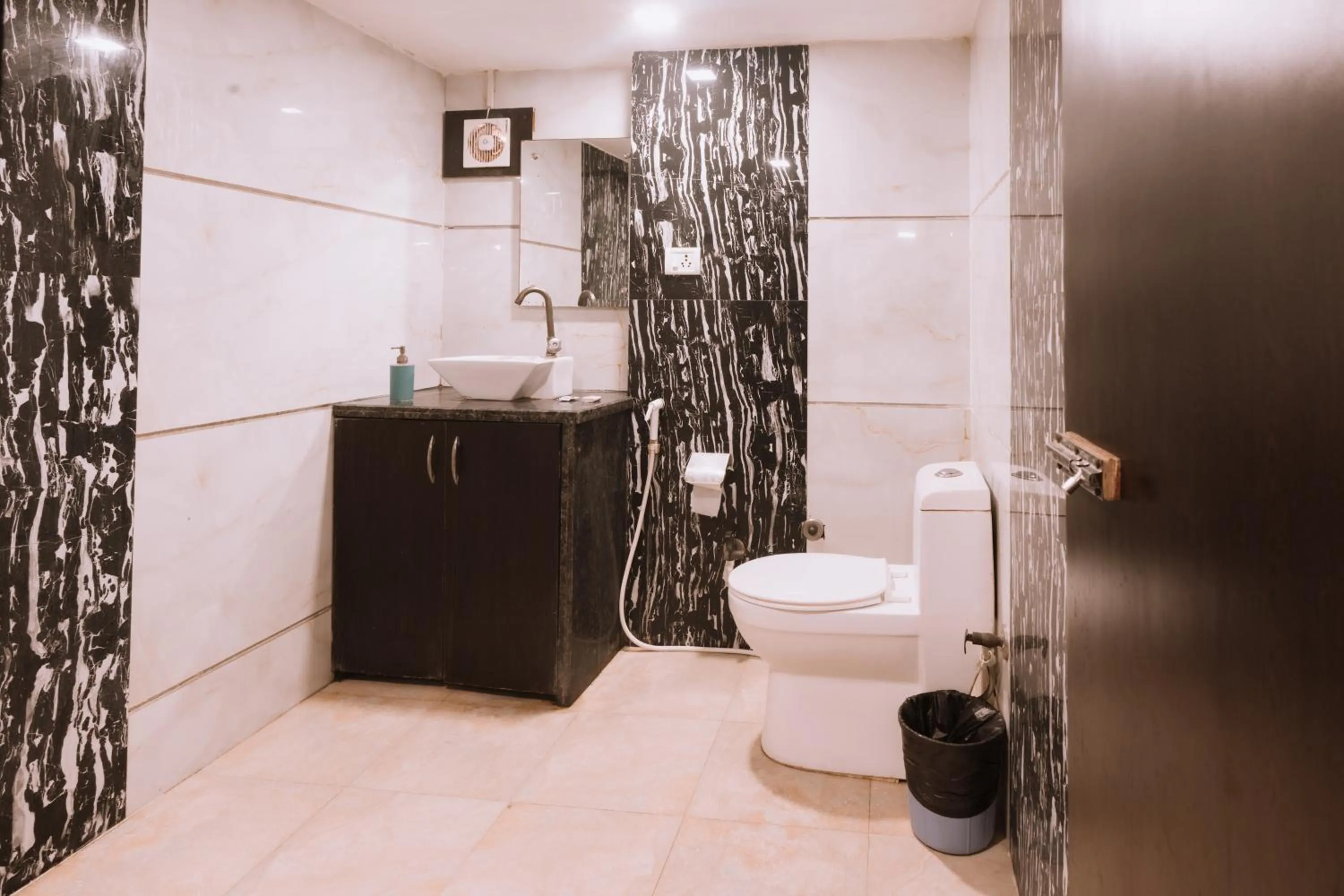 Bathroom in Joey's Hostel Agra - 200m from Taj Mahal