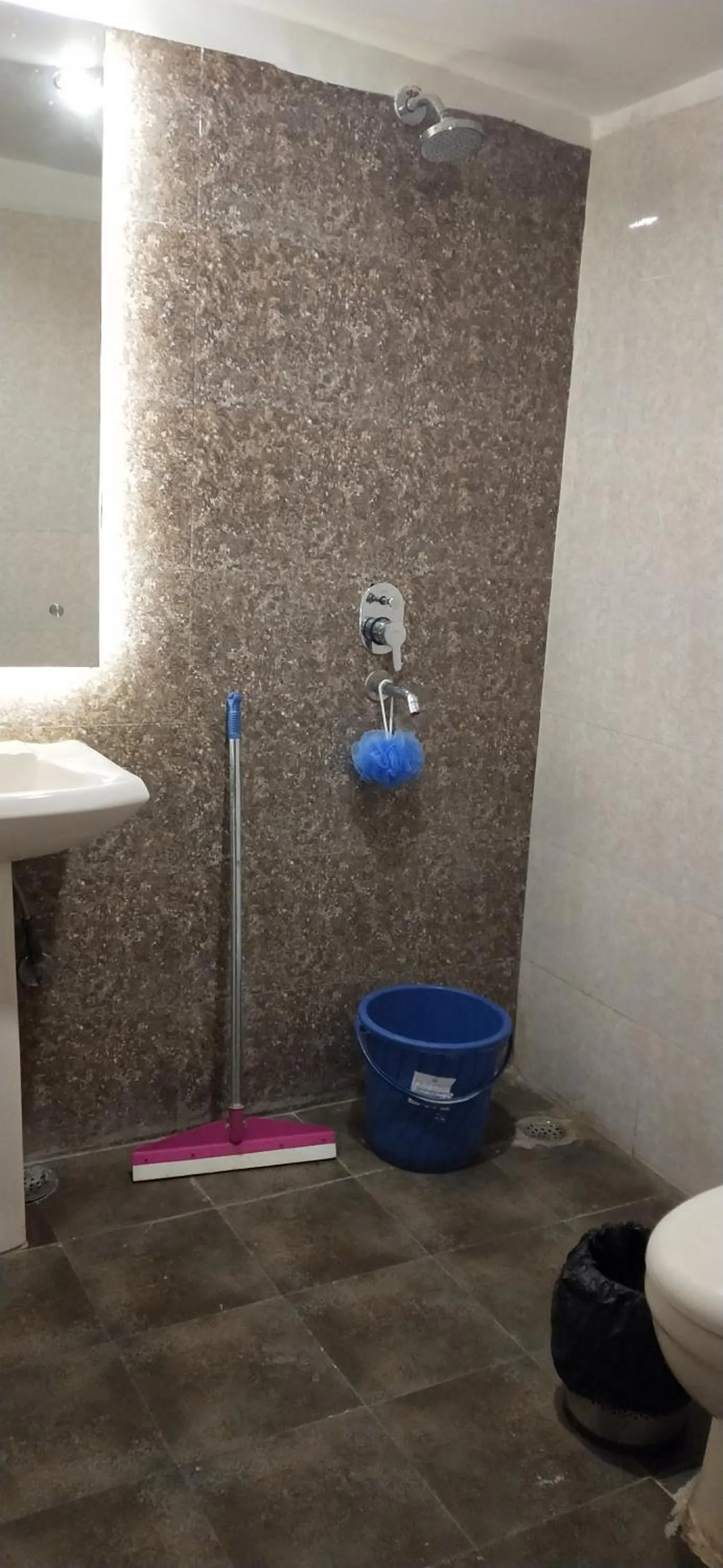 Bathroom in Joey's Hostel Agra - 200m from Taj Mahal