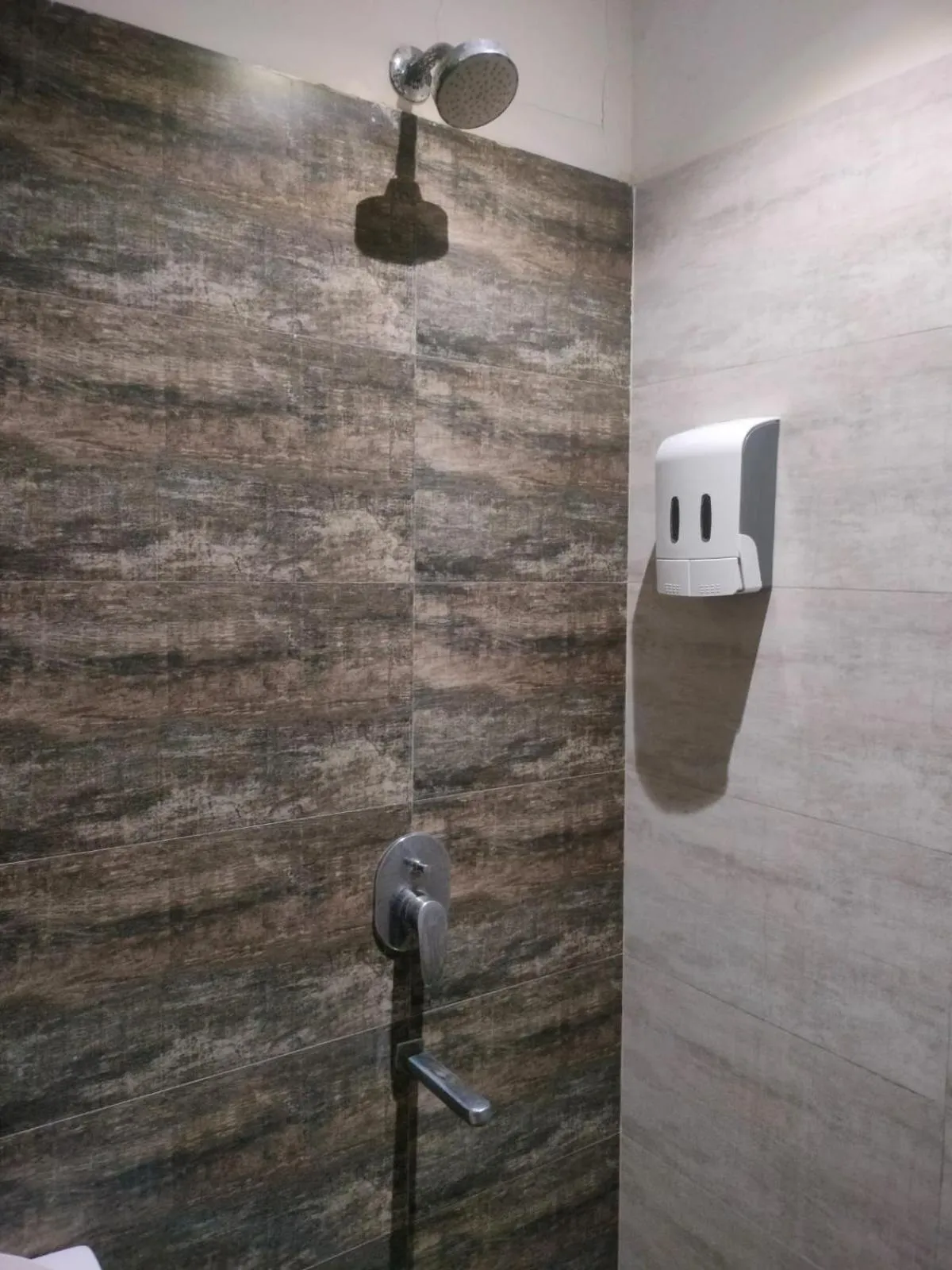 Bathroom in Joey's Hostel Agra - 200m from Taj Mahal