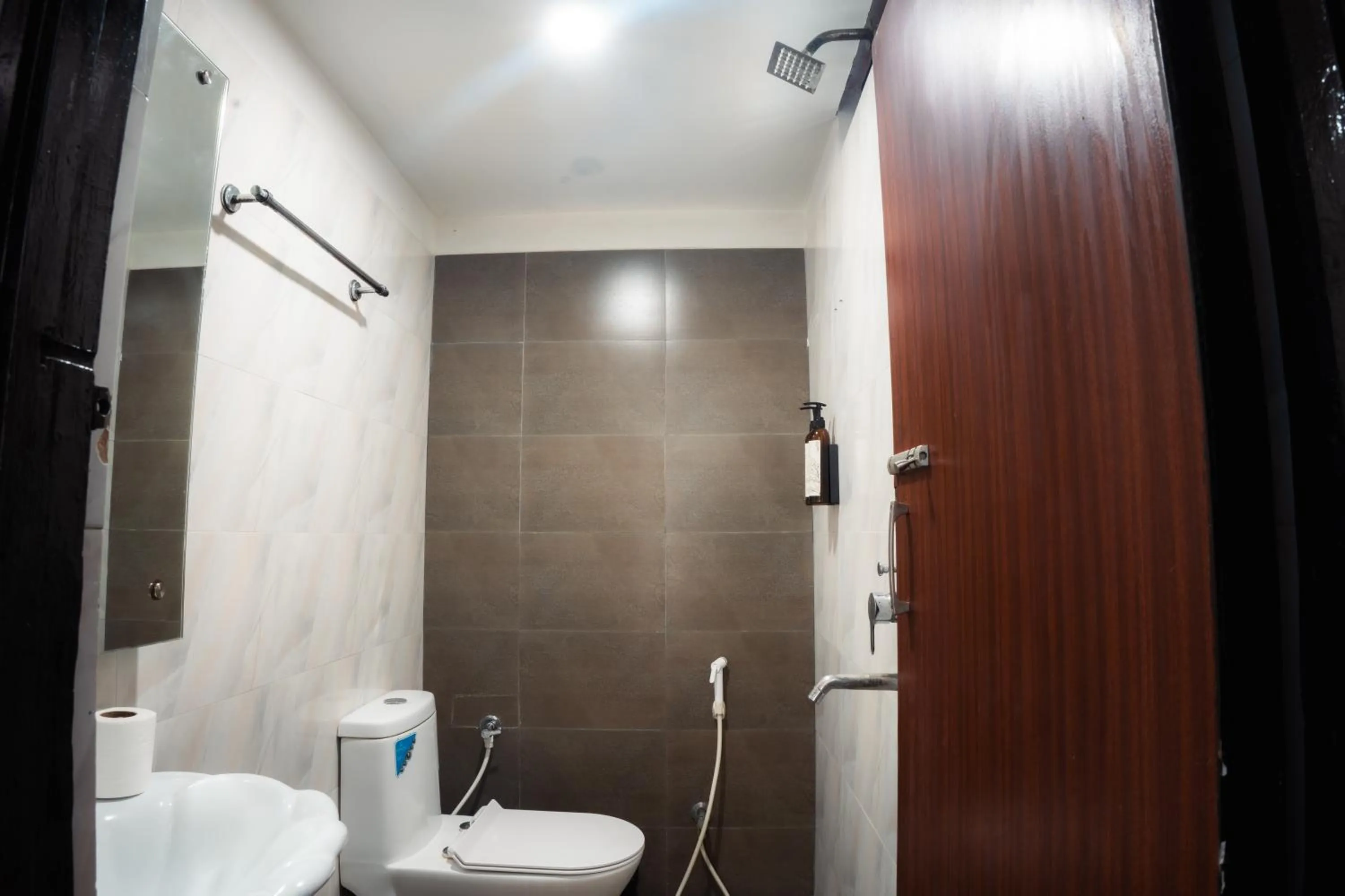 Bathroom in Joey's Hostel Agra - 200m from Taj Mahal