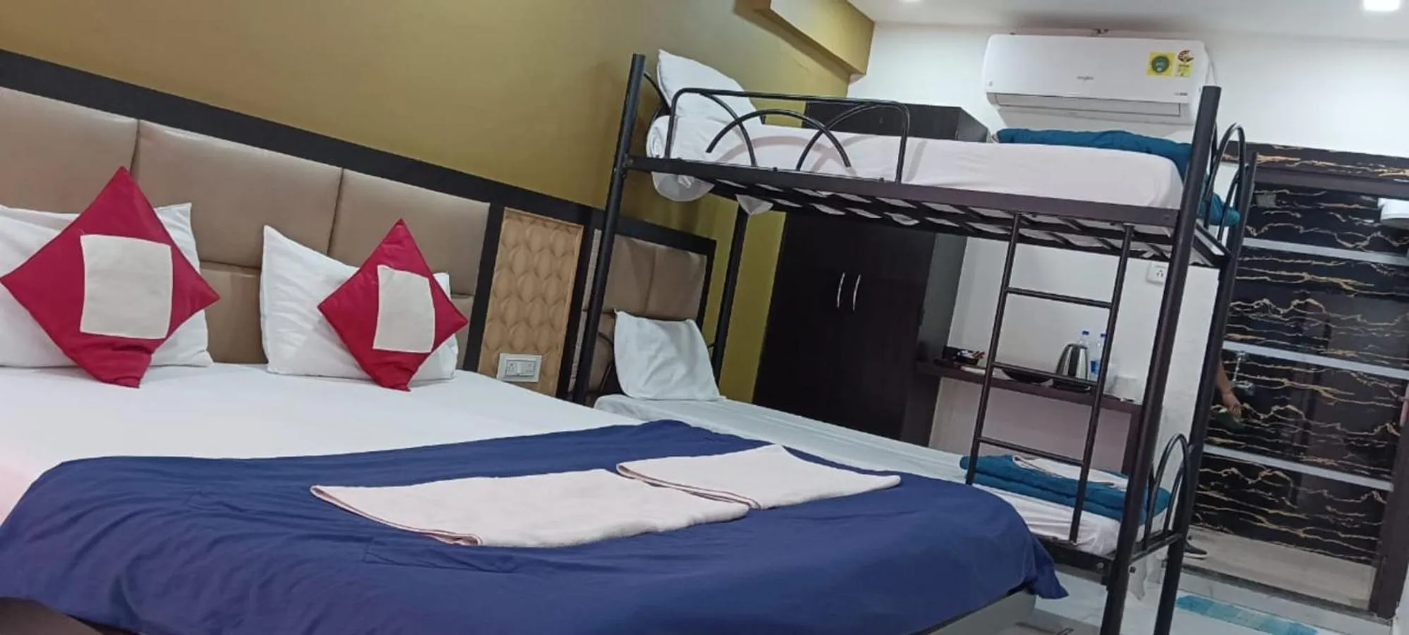 Bedroom, Bed in Joey's Hostel Agra - 200m from Taj Mahal