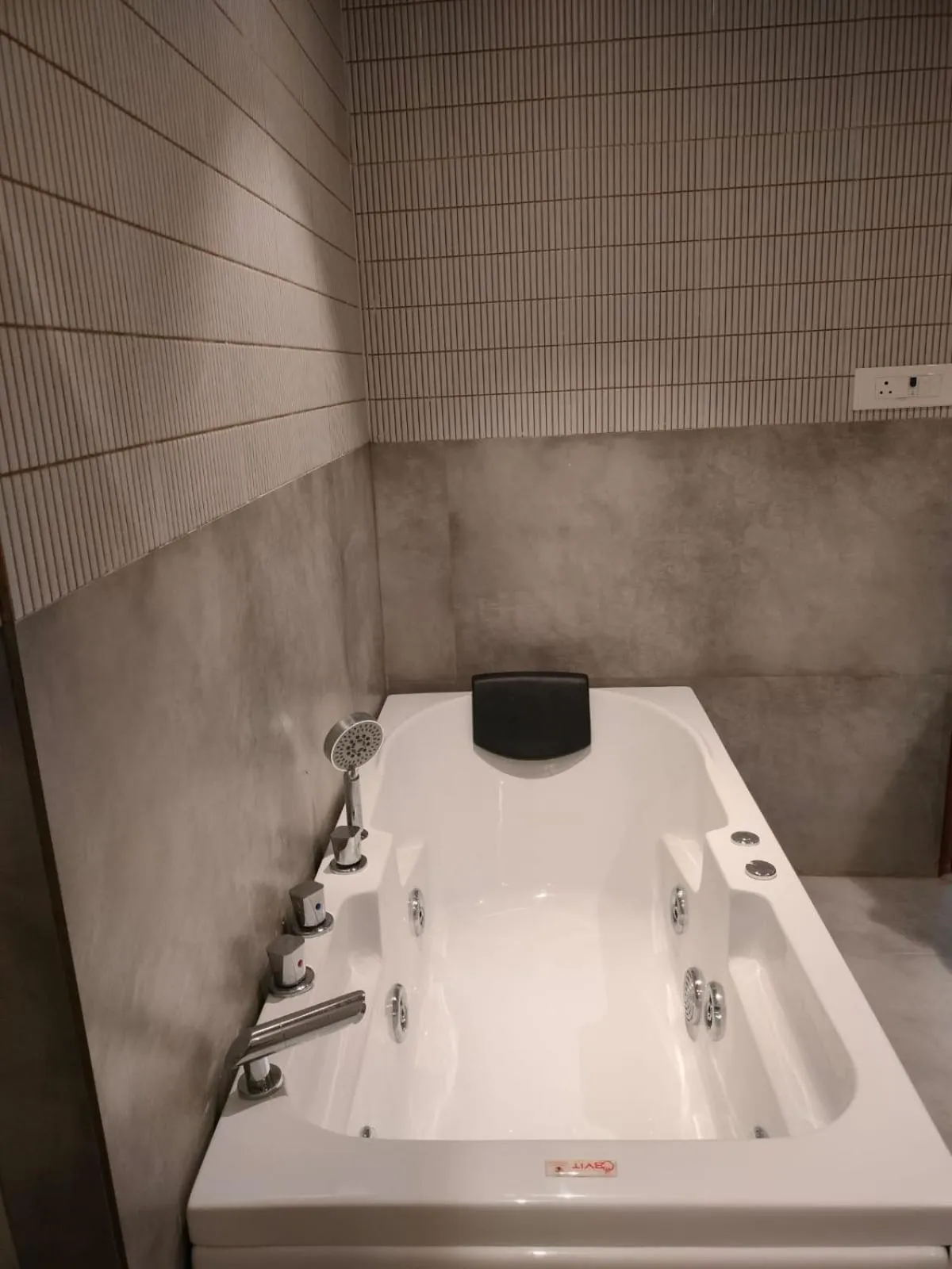 Bathroom in Joey's Hostel Agra - 200m from Taj Mahal