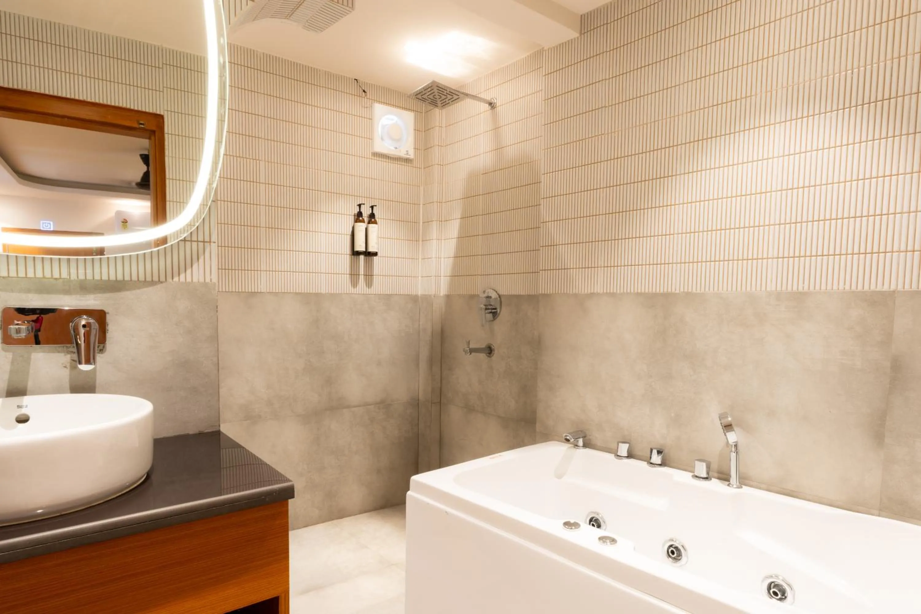 Bathroom in Joey's Hostel Agra - 200m from Taj Mahal