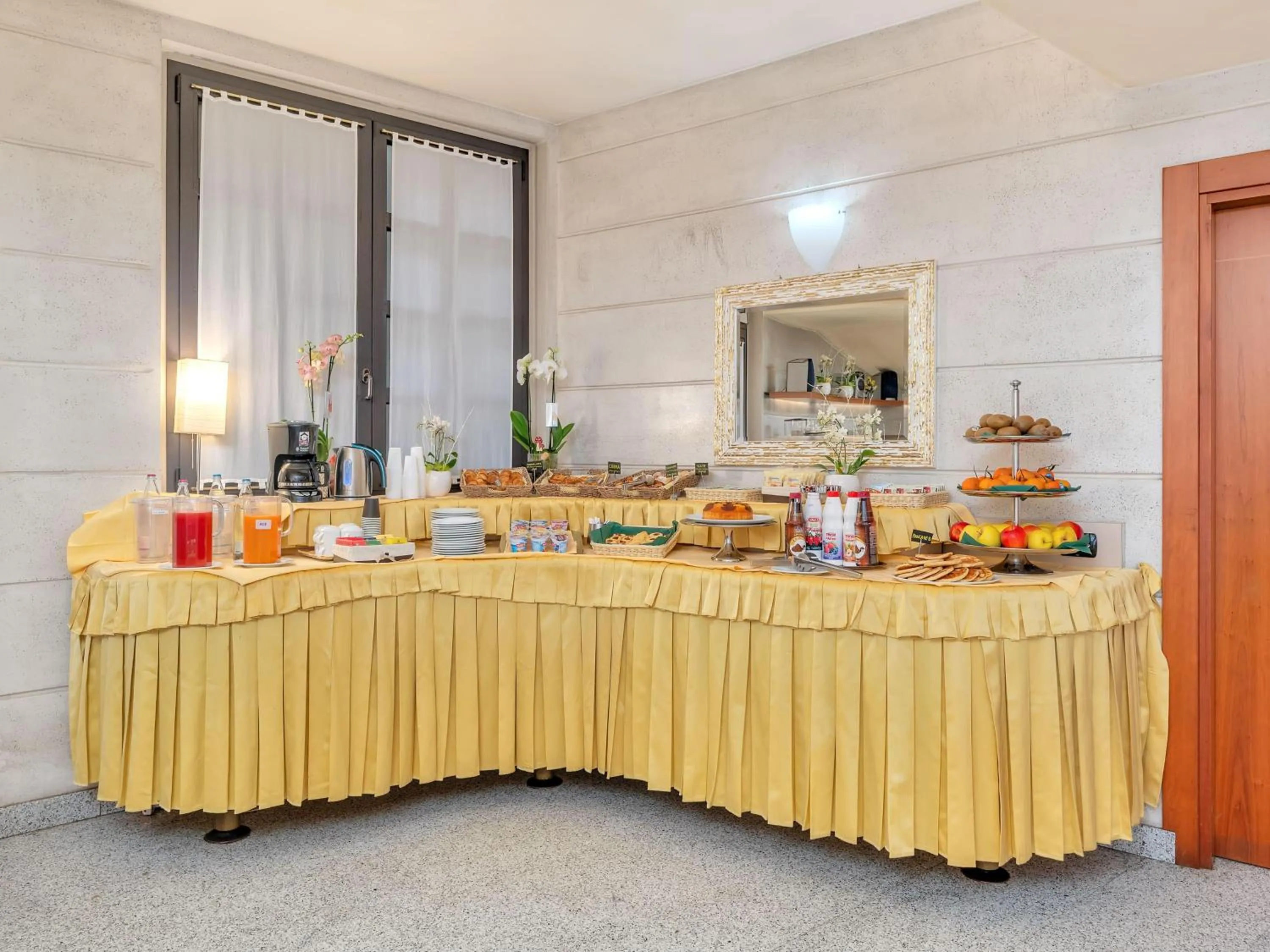 Meeting/conference room in B&B HOTELS Hotel Prestige Ornago