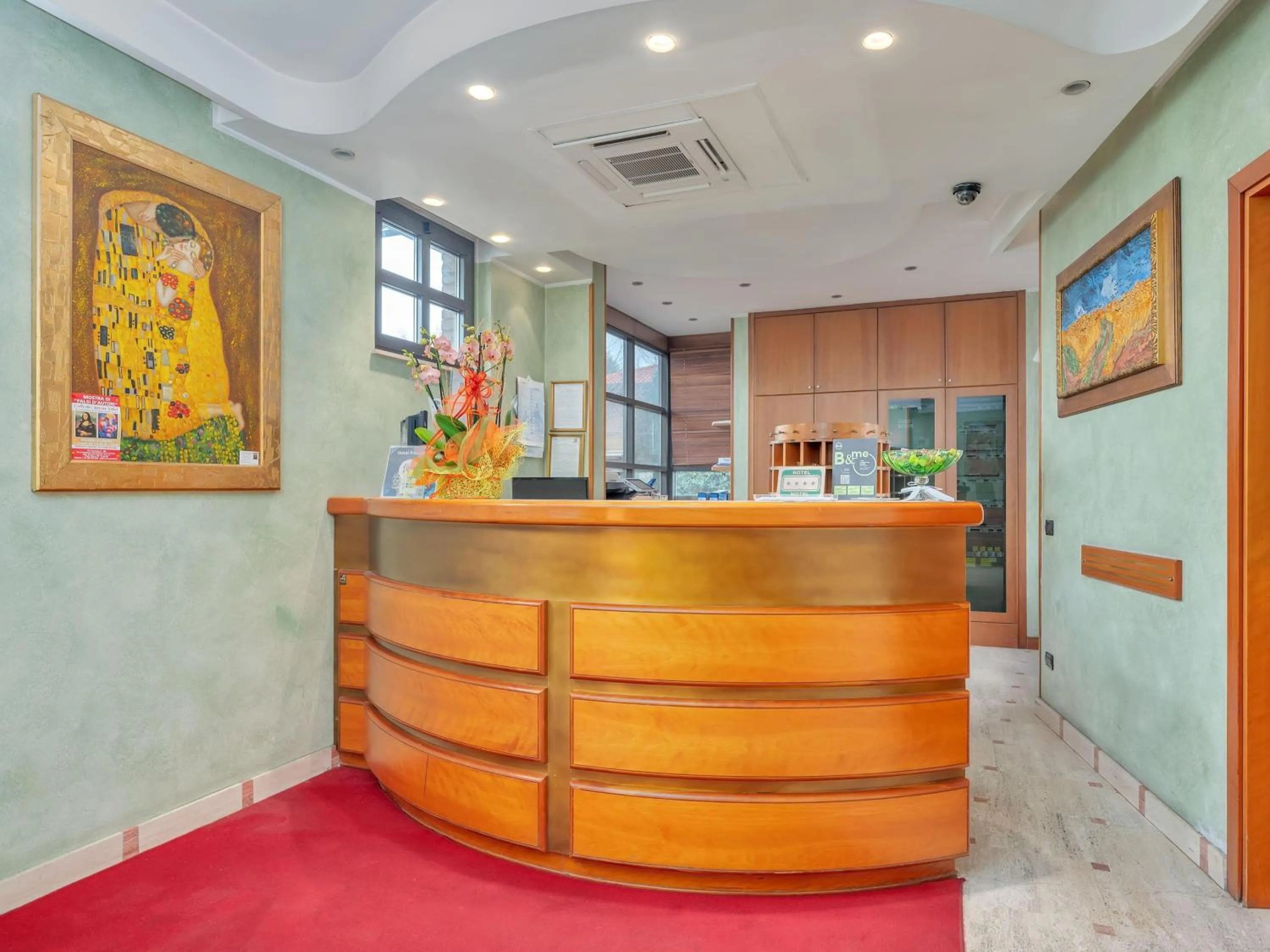 Lobby or reception in B&B HOTELS Hotel Prestige Ornago