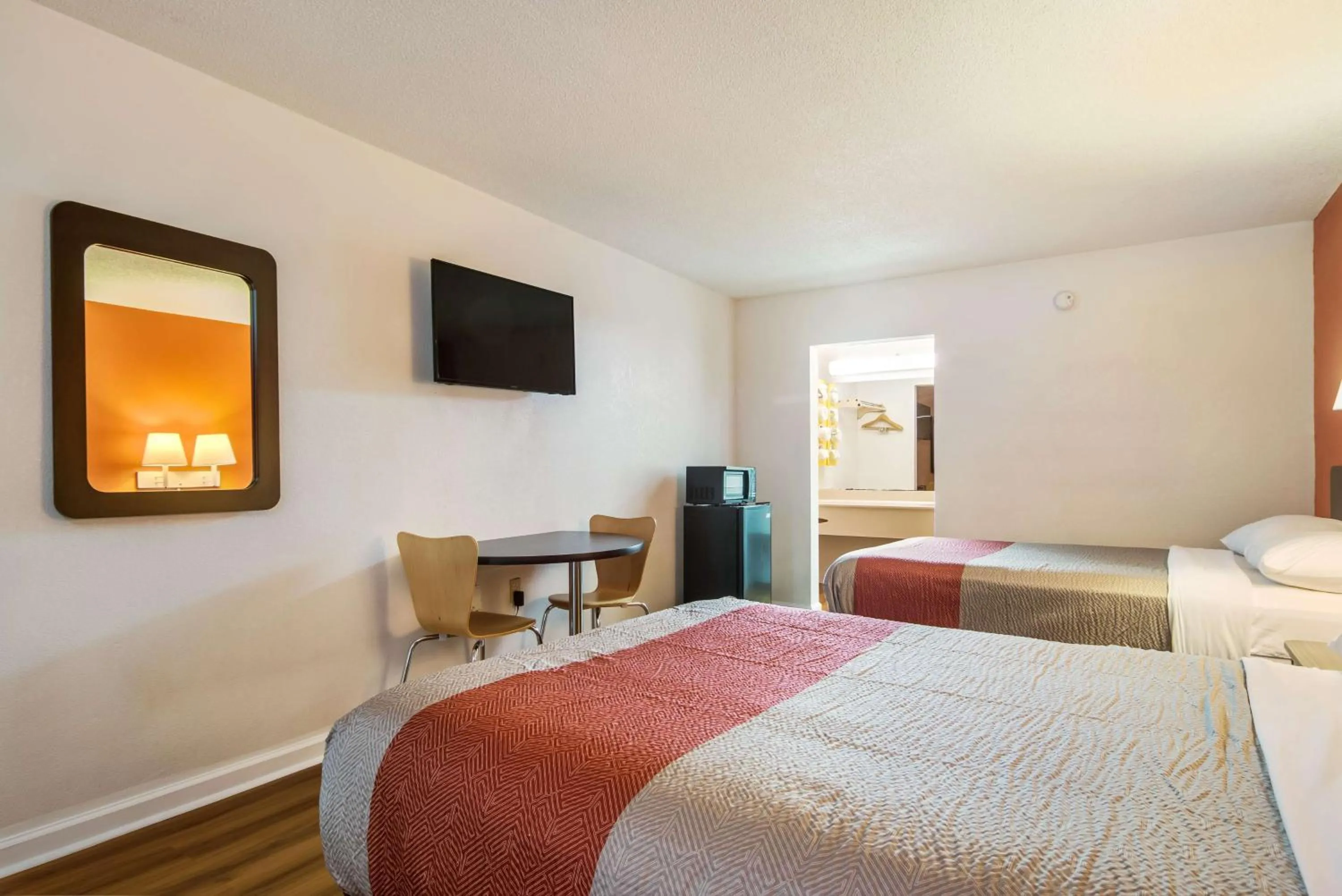 TV and multimedia, Bed in Motel 6-Warner Robins, GA