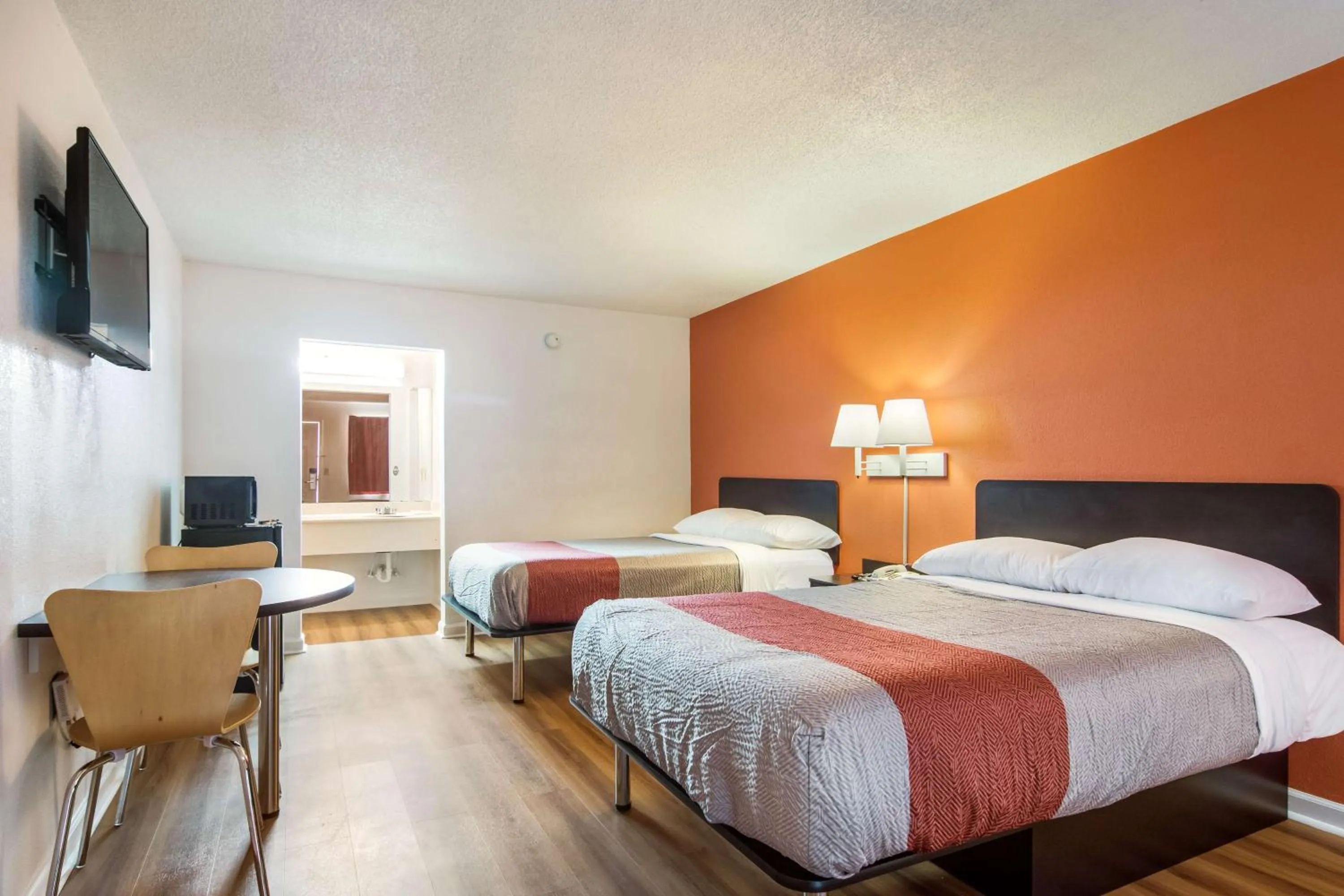 TV and multimedia, Bed in Motel 6-Warner Robins, GA