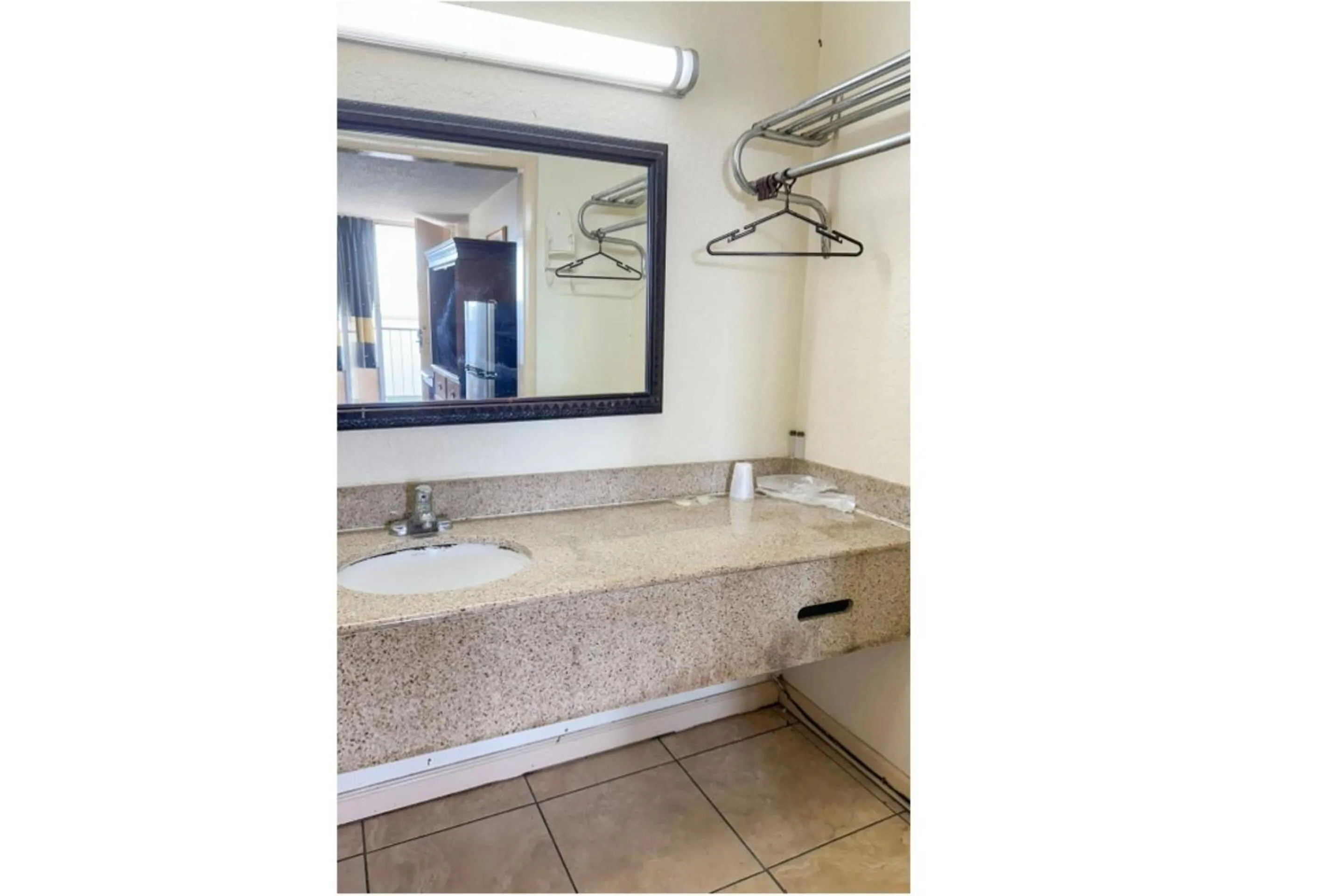 Bedroom in Super Inn & Suites by OYO Milledgeville