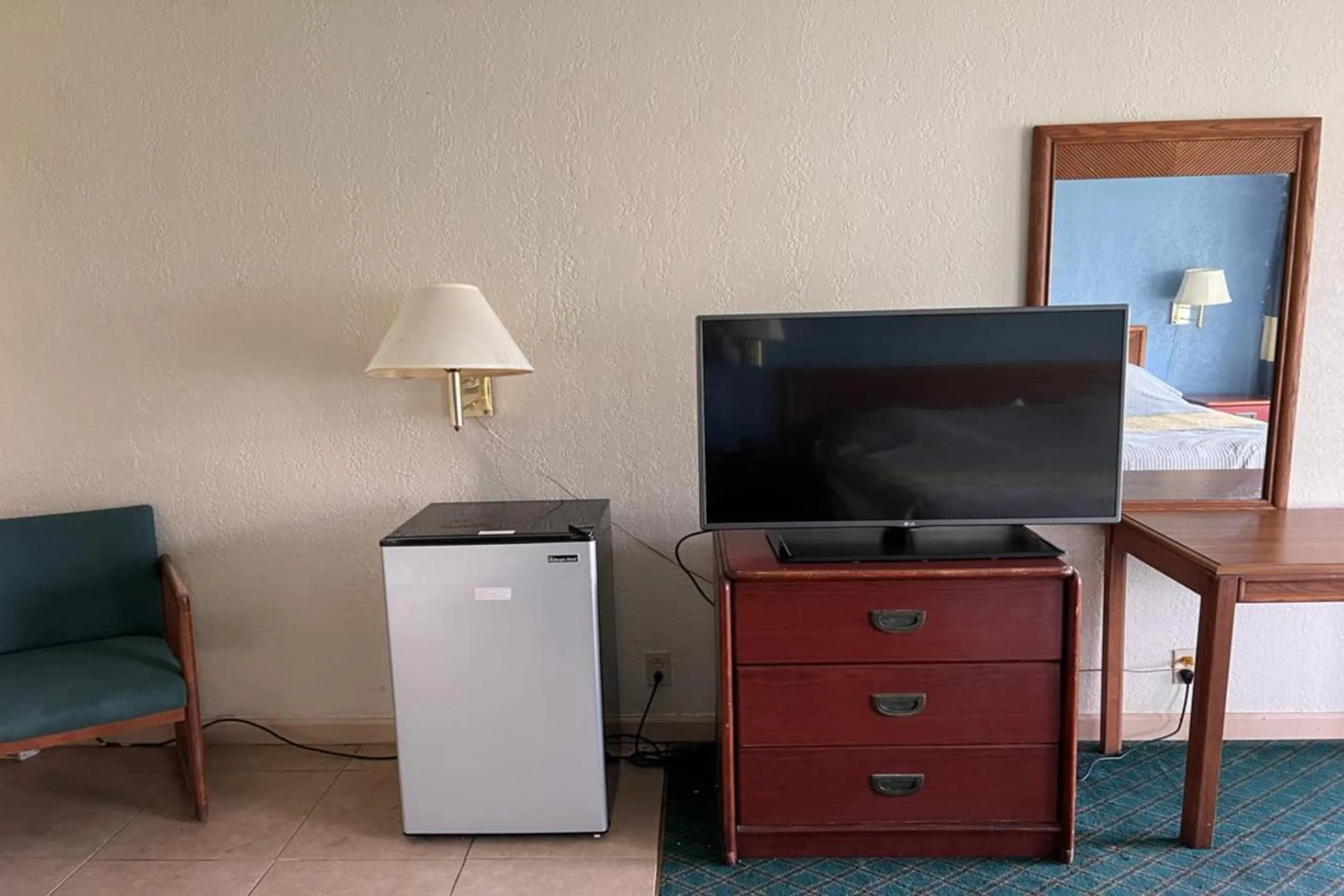 Bedroom in Super Inn & Suites by OYO Milledgeville