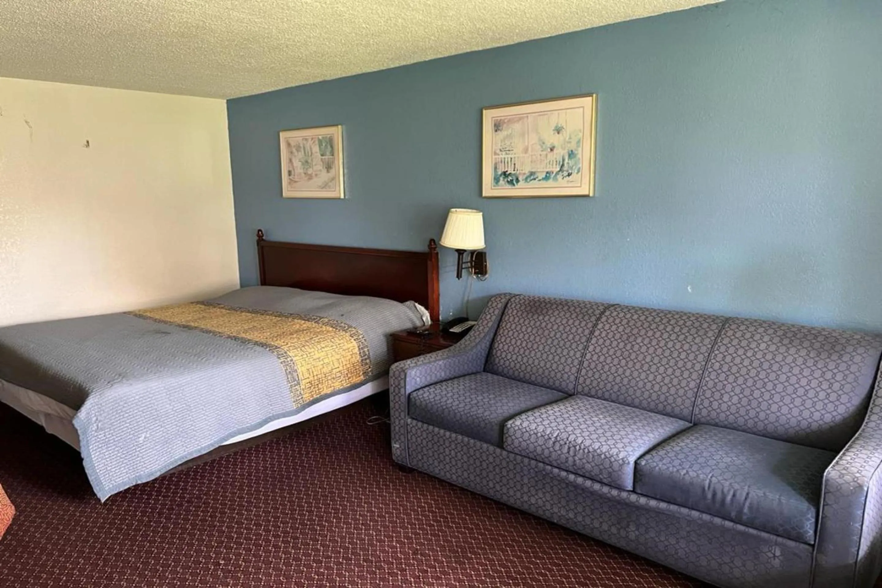 Bedroom, Bed in Super Inn & Suites by OYO Milledgeville