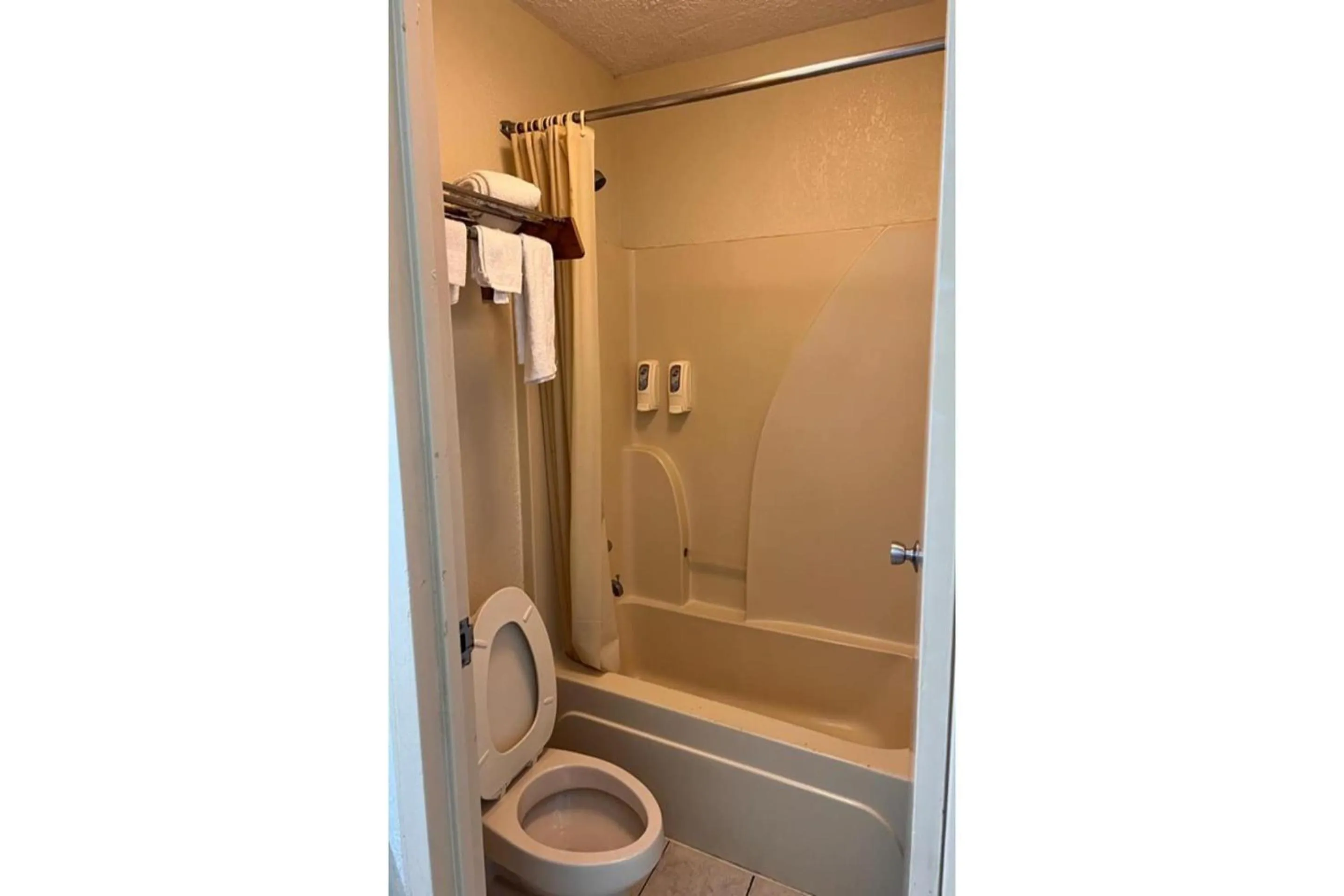 Bathroom in Super Inn & Suites by OYO Milledgeville