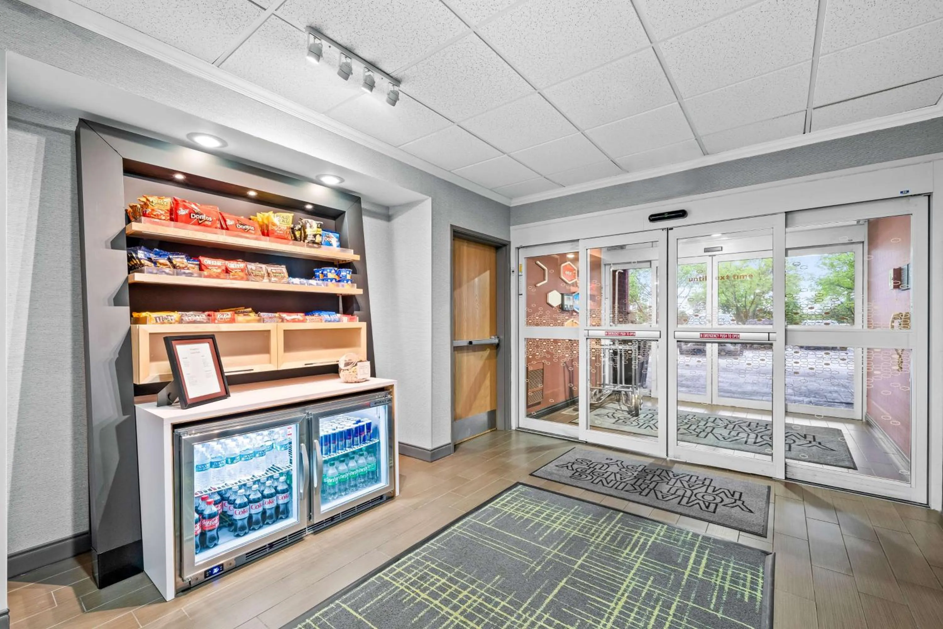 Restaurant/places to eat, Bed in Hampton Inn South Heritage Park