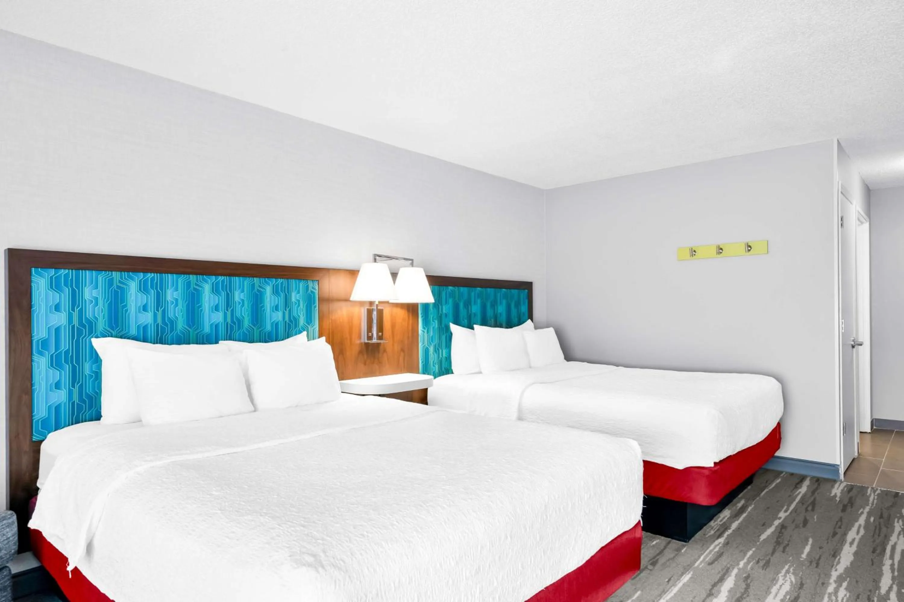 Bed in Hampton Inn South Heritage Park