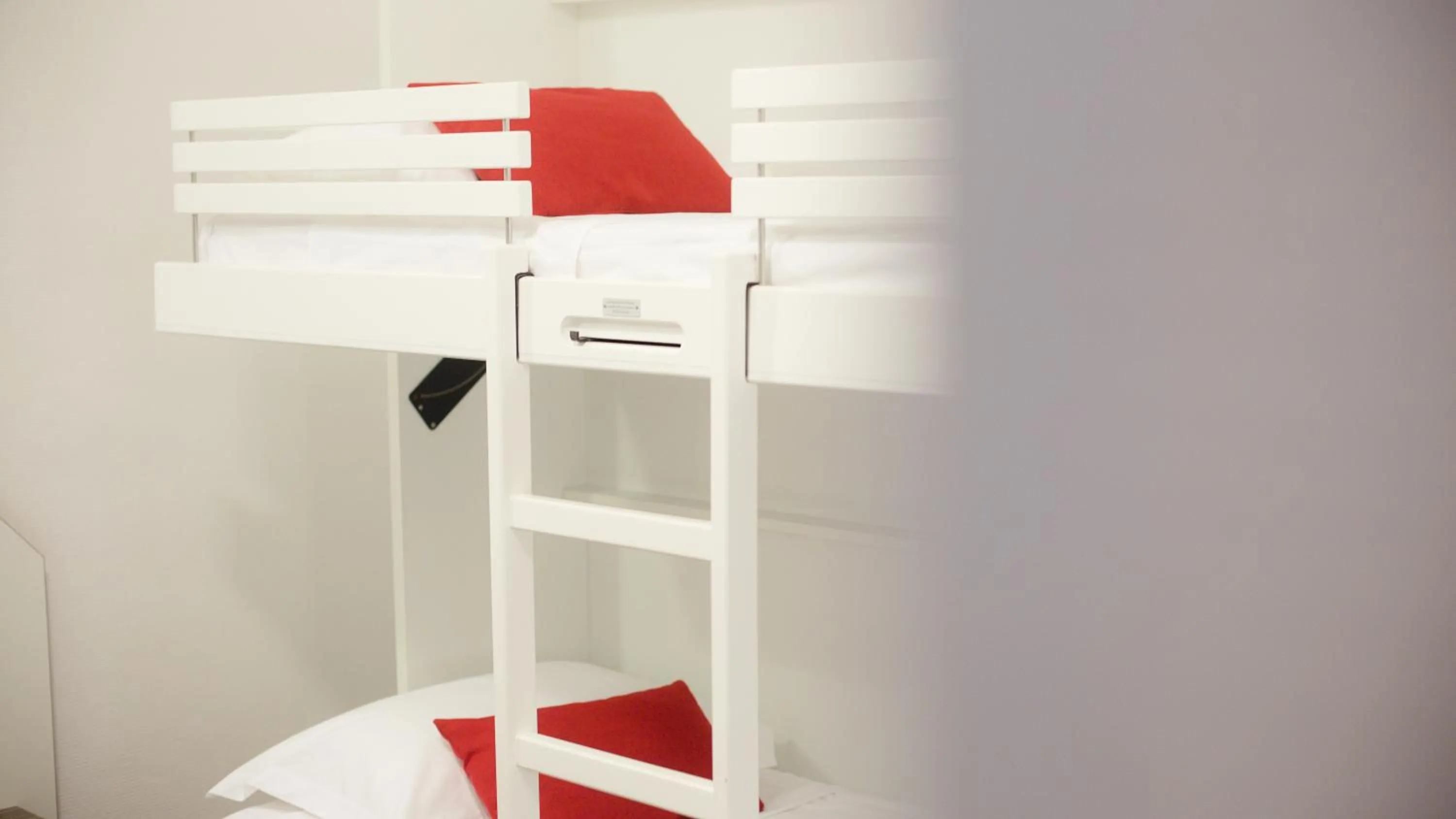 bunk bed in Hôtel Napoléon