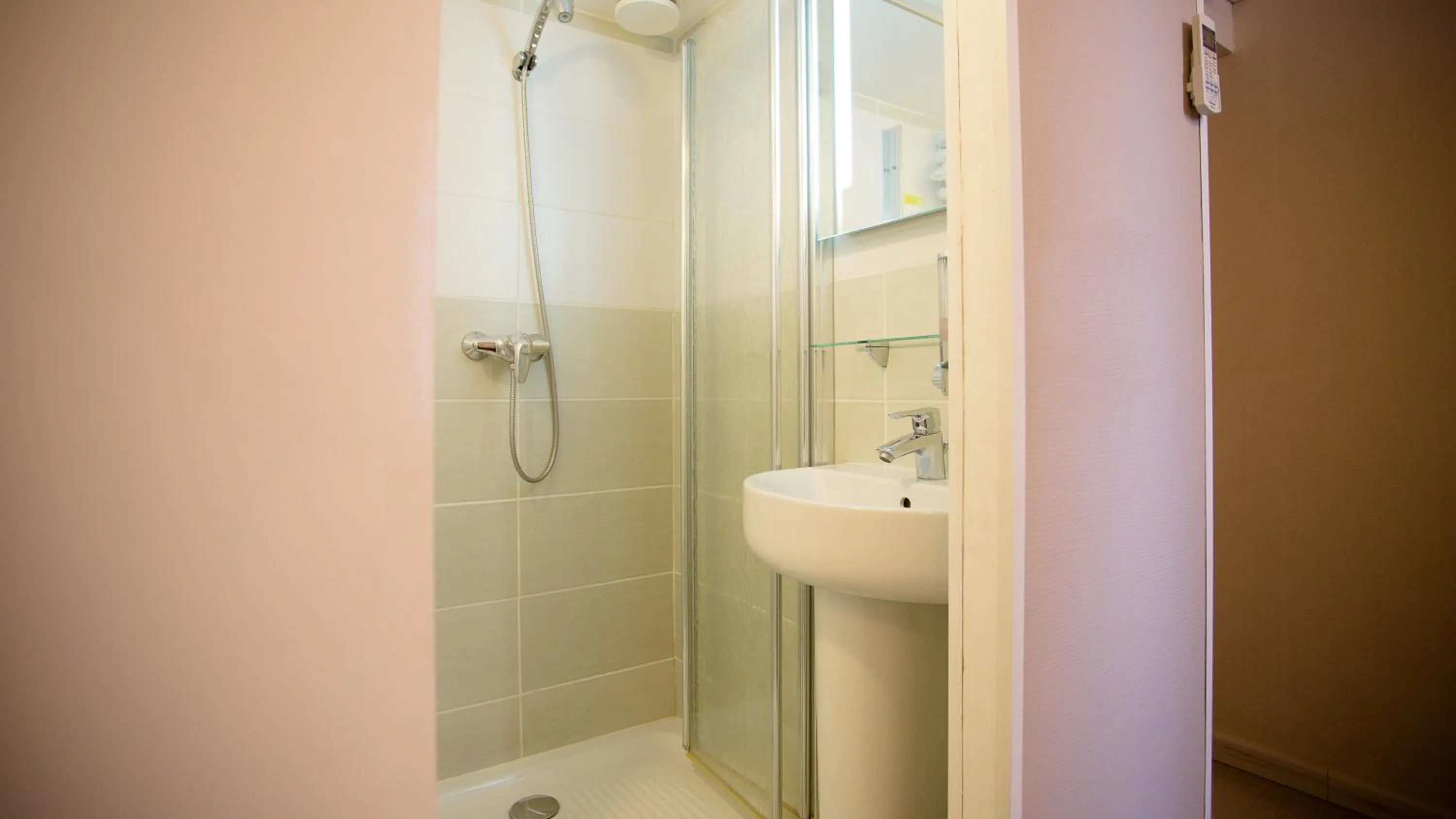 Bathroom in Hôtel Napoléon