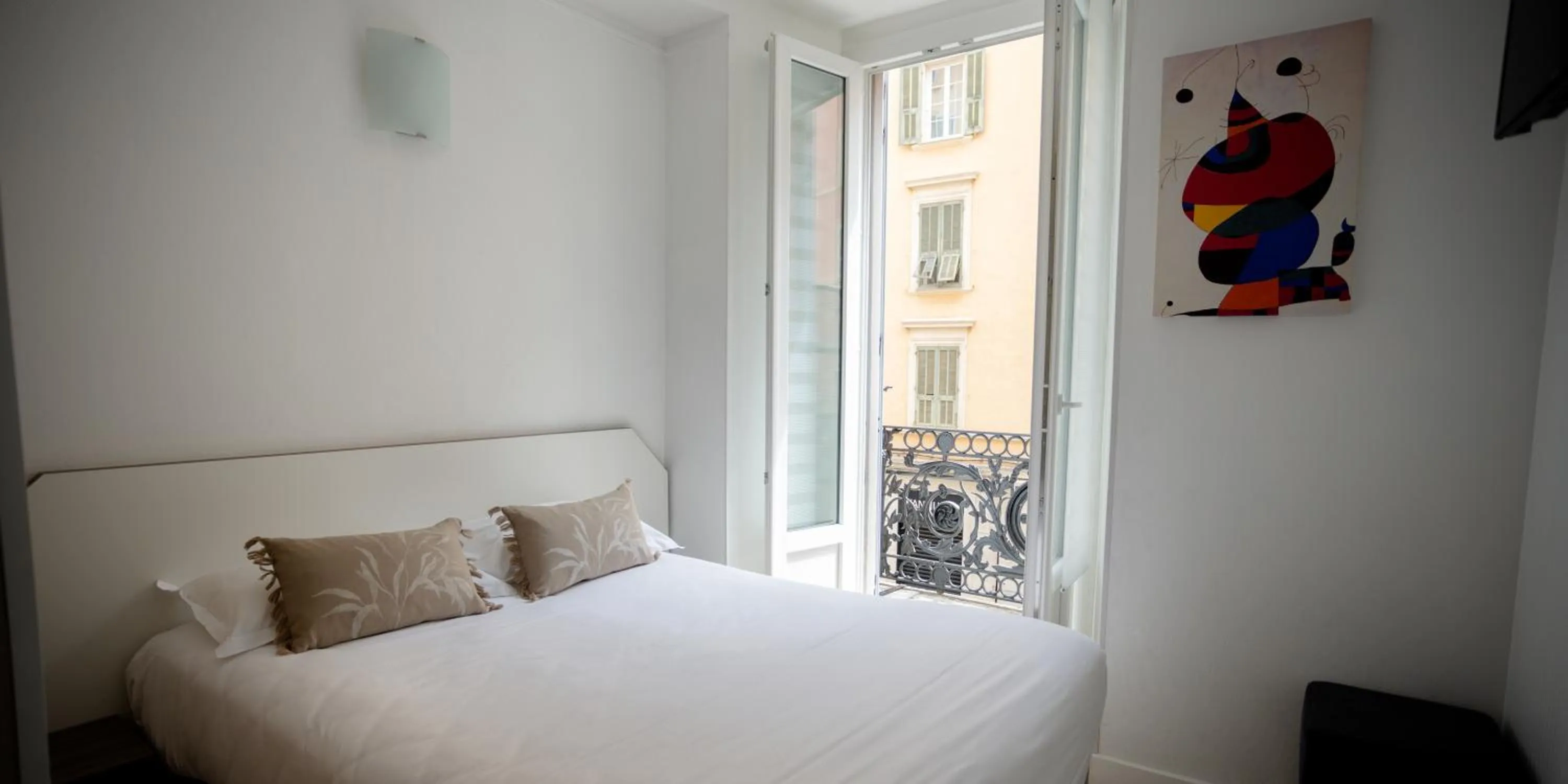 Photo of the whole room, Bed in Hôtel Napoléon