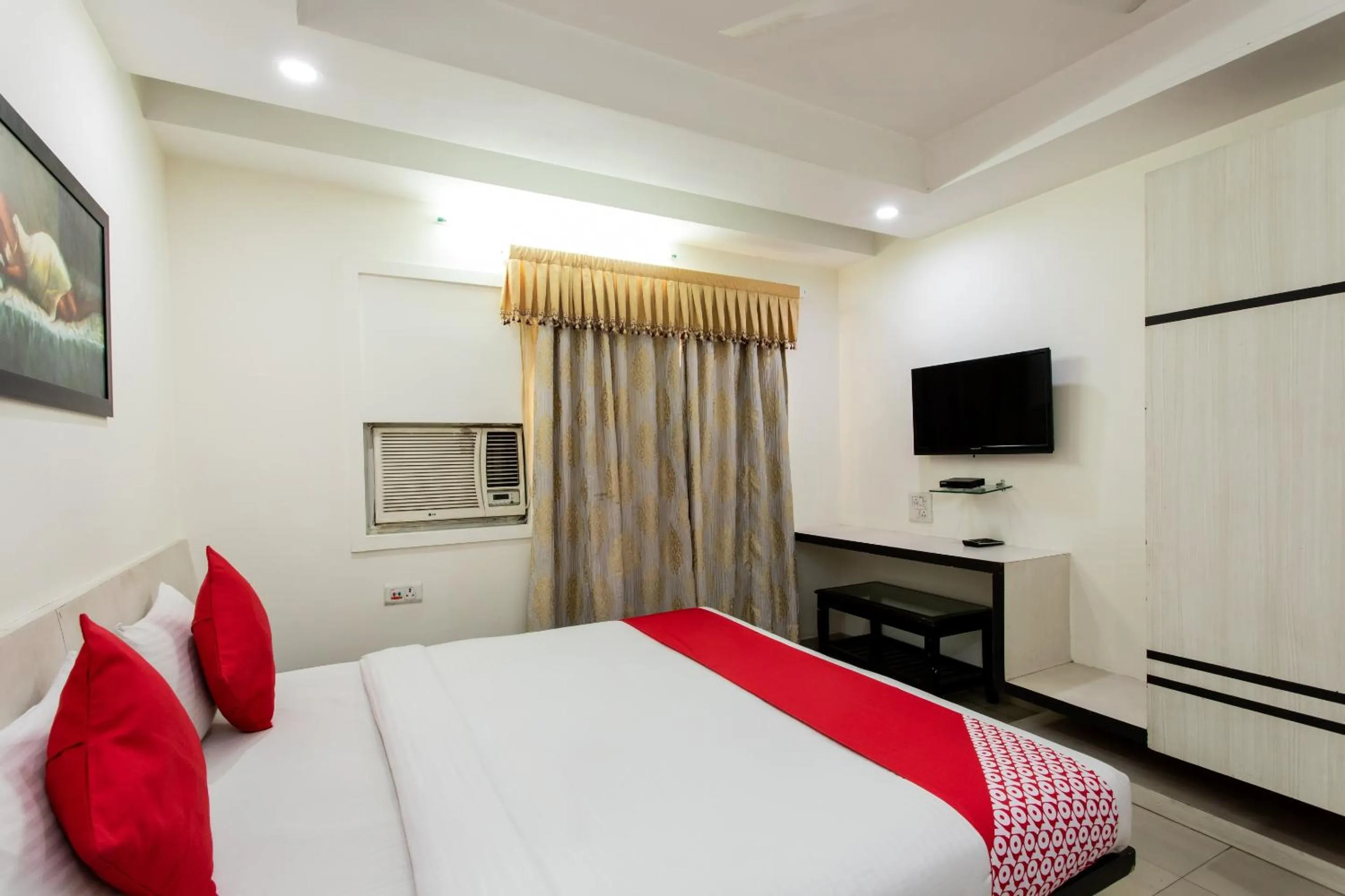 Bedroom, Bed in Hotel O Mohit Regency