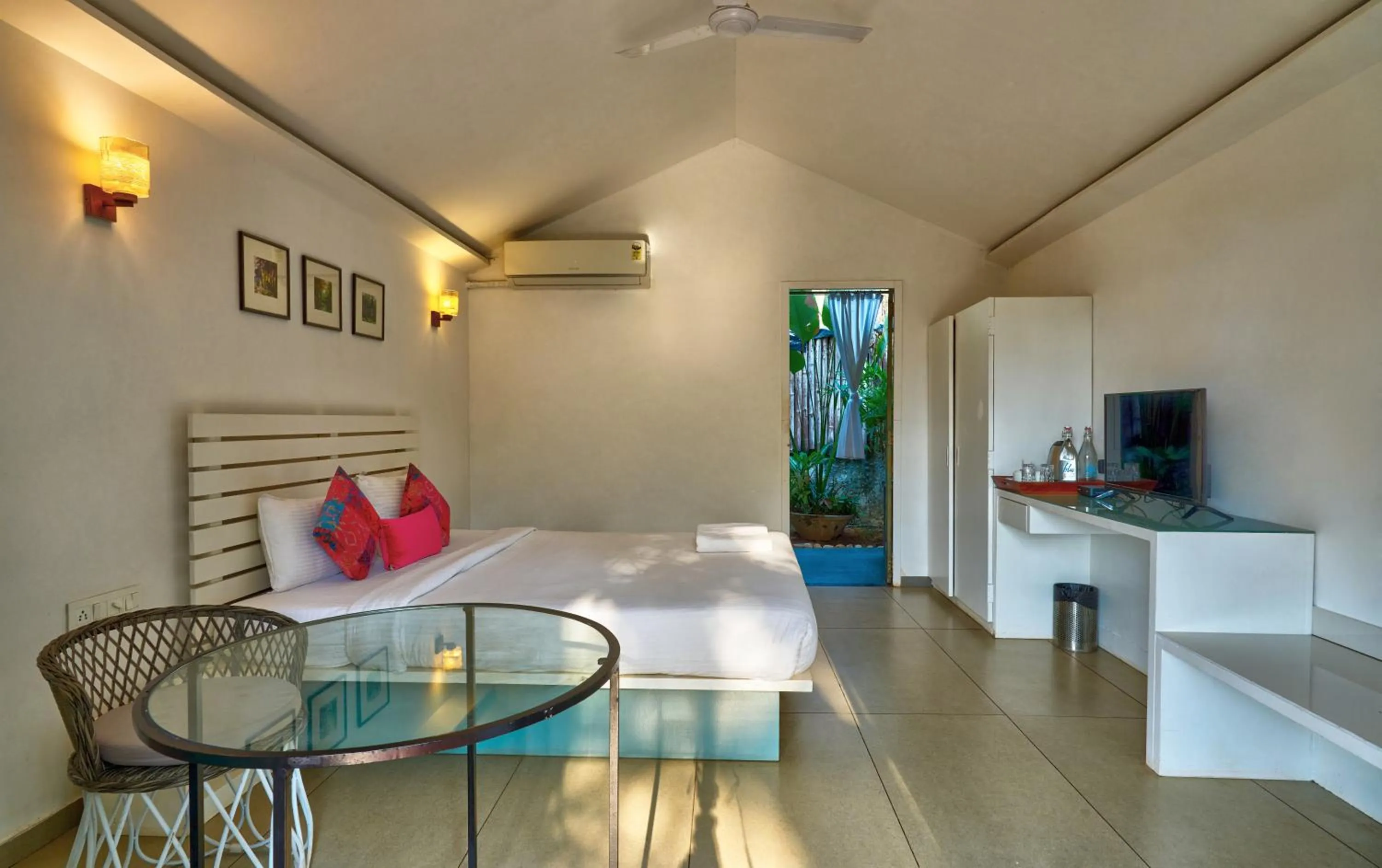 Bedroom, Bed in Blu Resorts