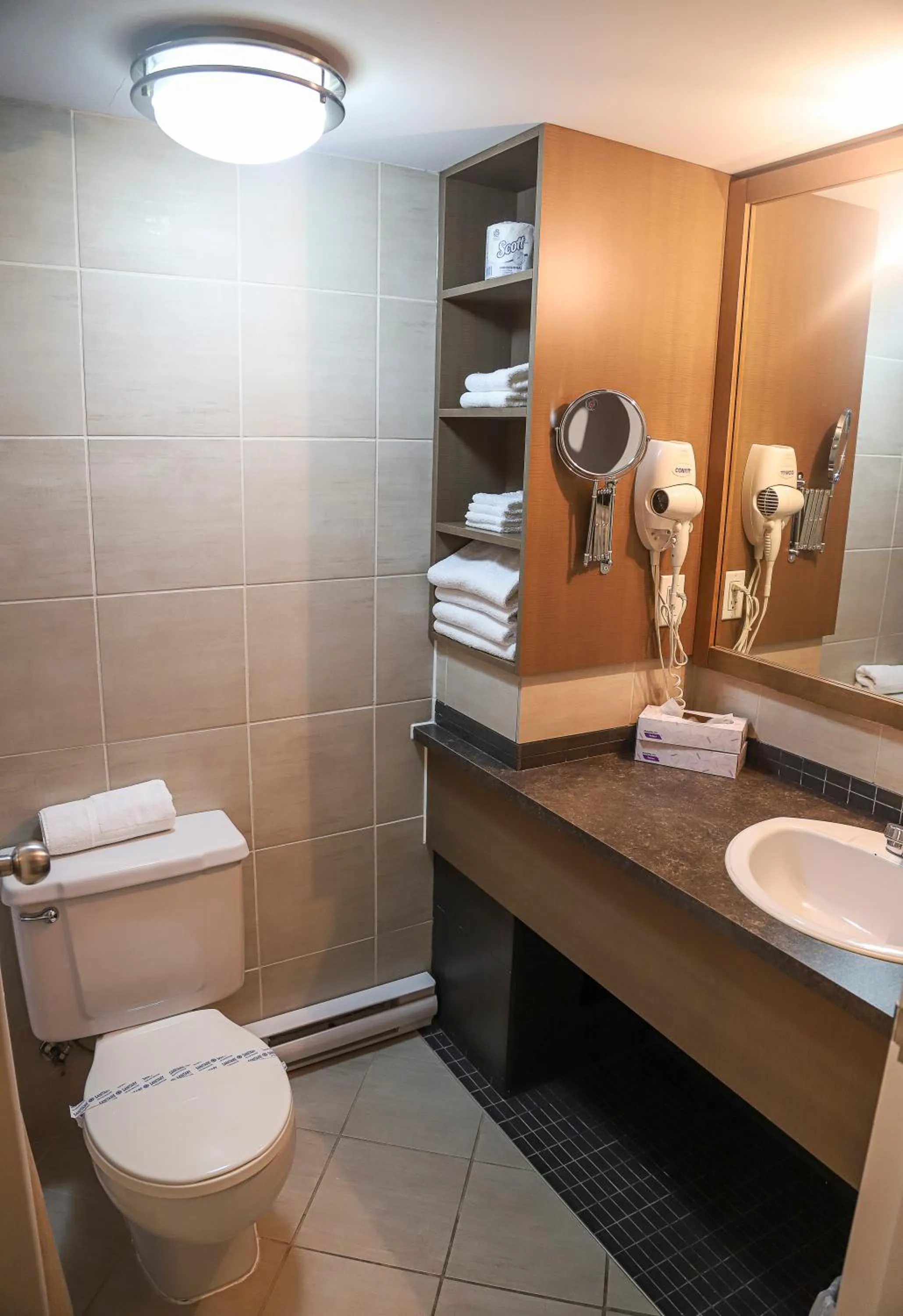 Toilet in Complexe Hotelier Le 55