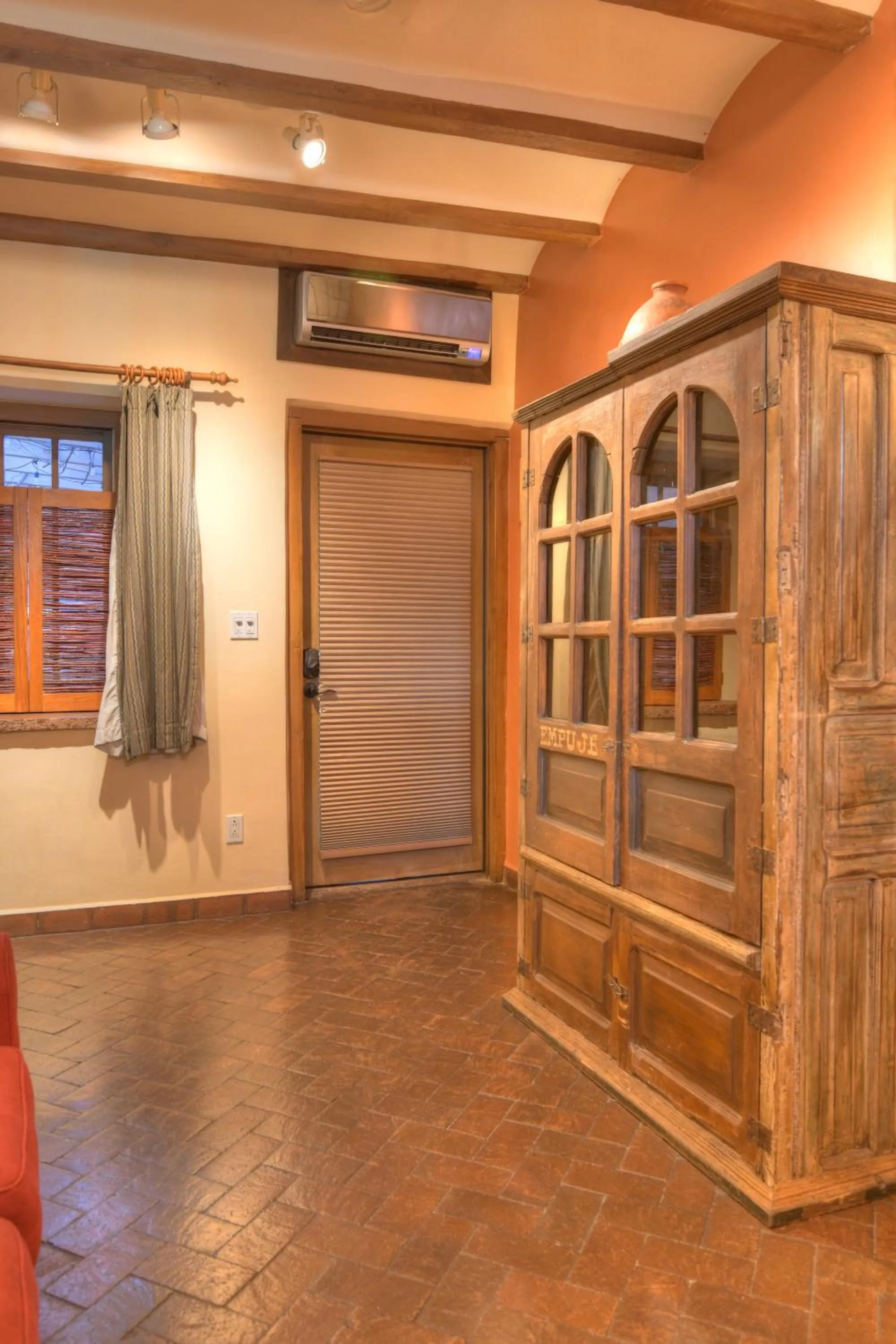 Facade/entrance in Inn at Vanessie