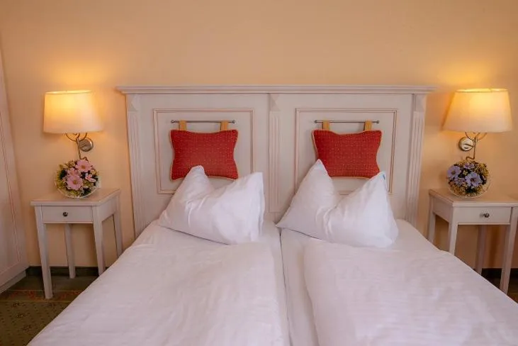 Bed in Thermenhotel Vier Jahreszeiten