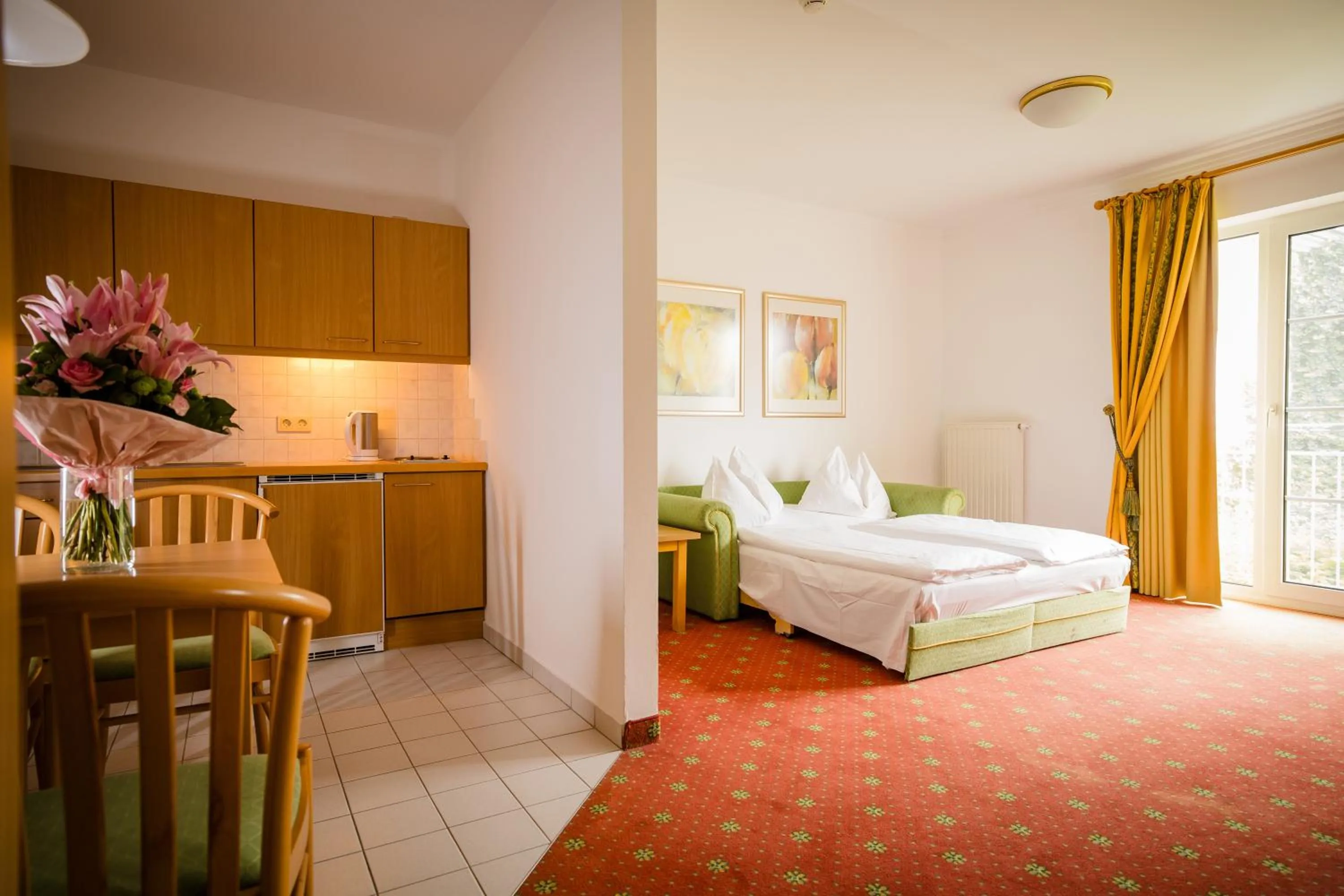 Bed in Thermenhotel Vier Jahreszeiten