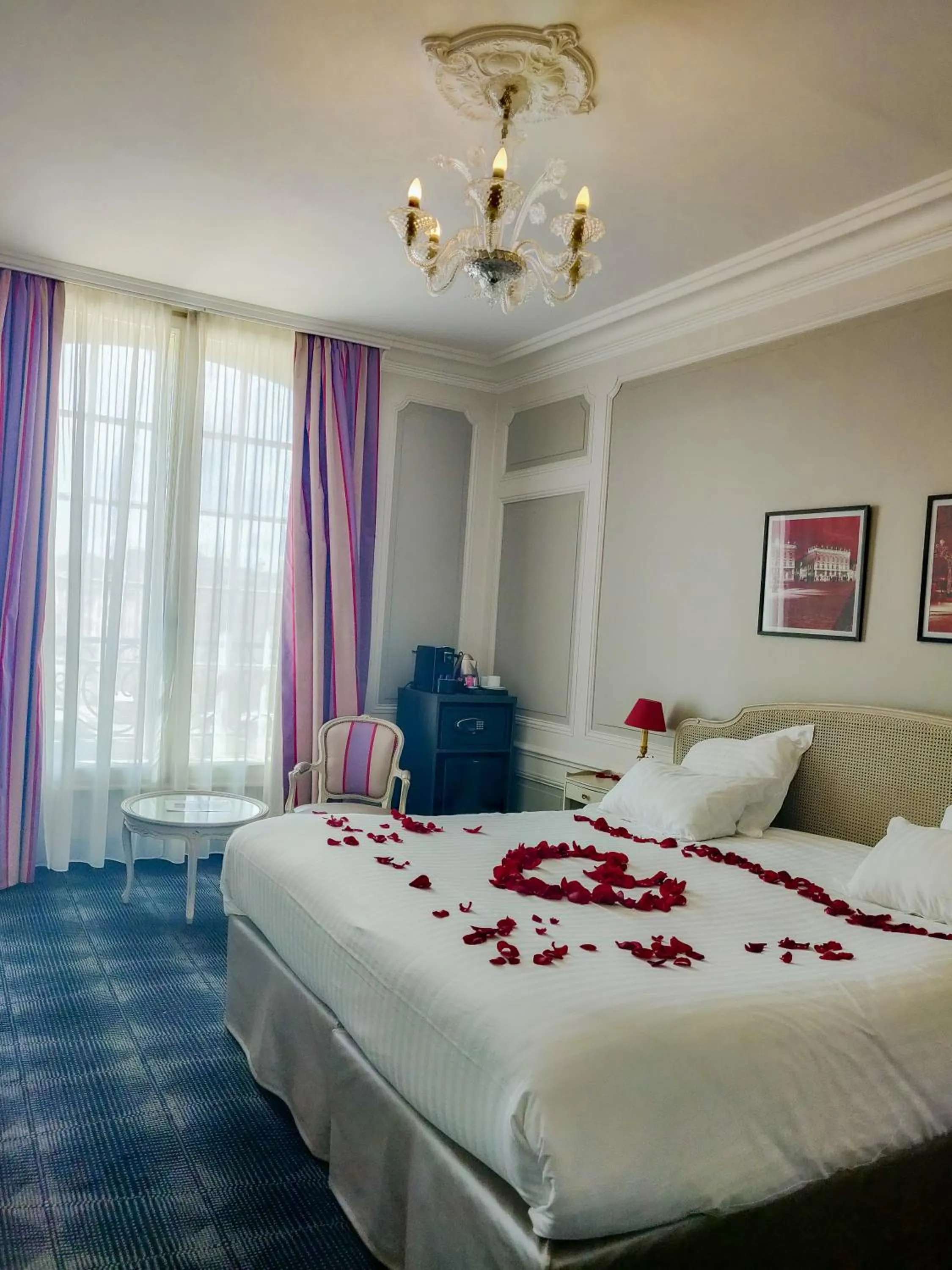 Bed in Grand Hotel De La Reine - Place Stanislas