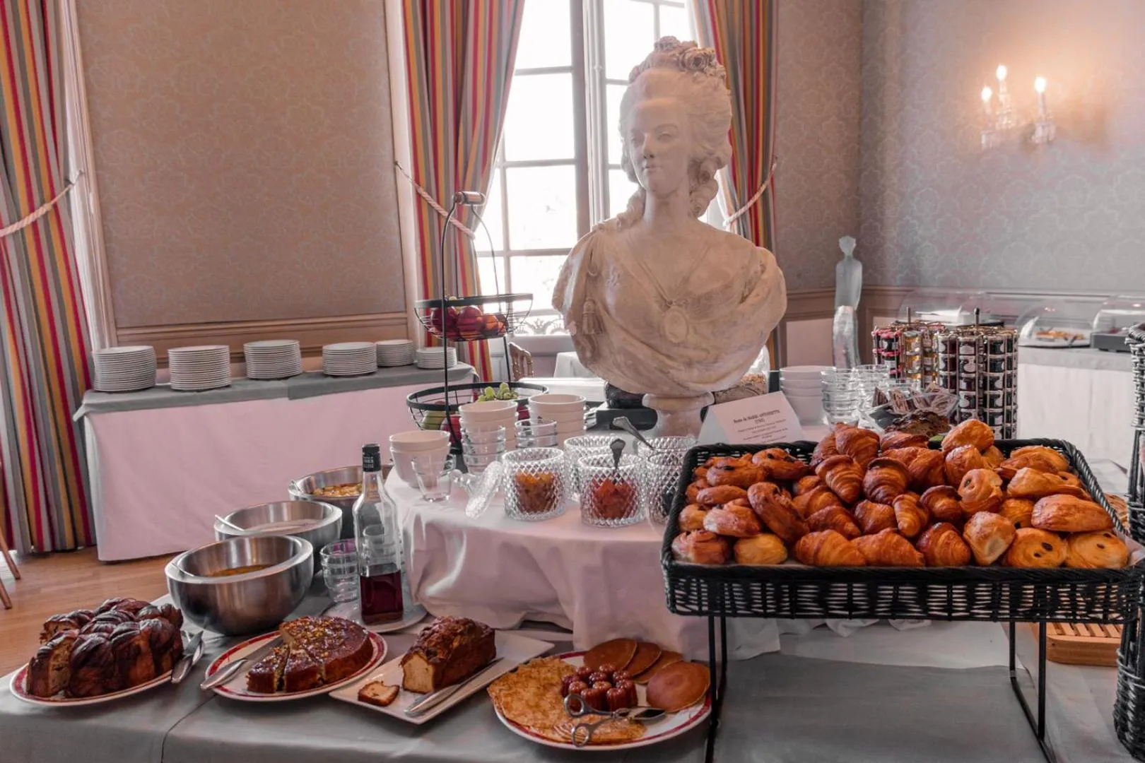 Breakfast in Grand Hotel De La Reine - Place Stanislas
