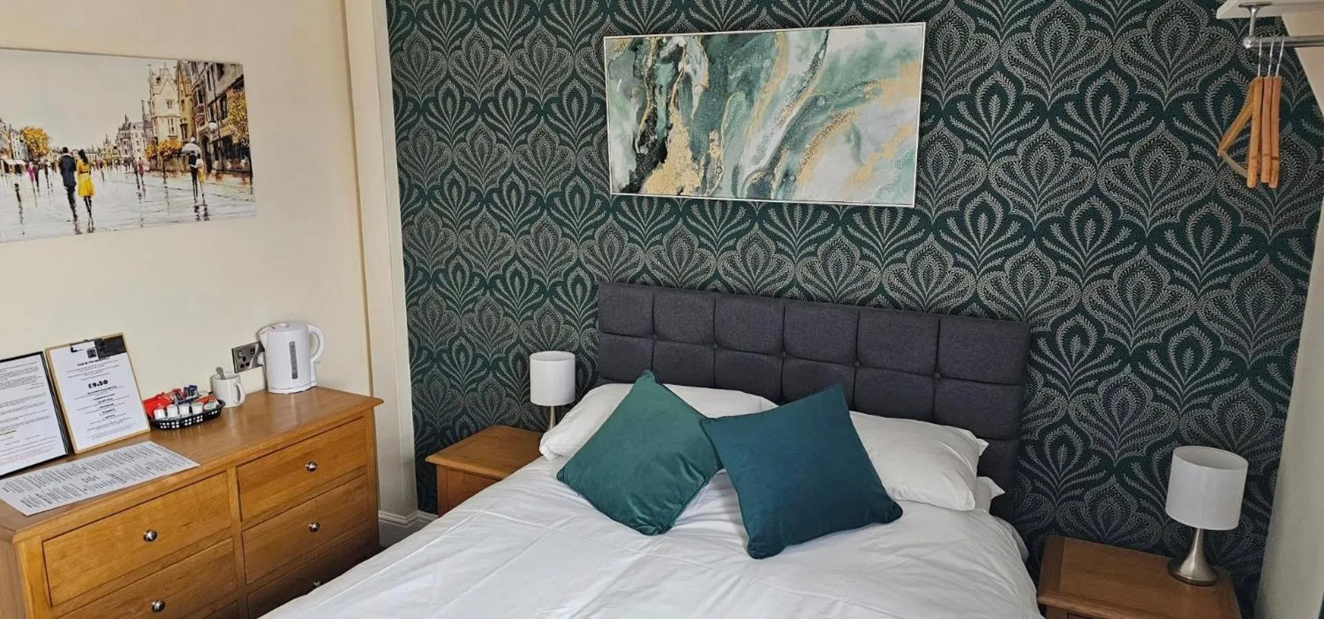 Bedroom, Bed in The Victoria Hotel