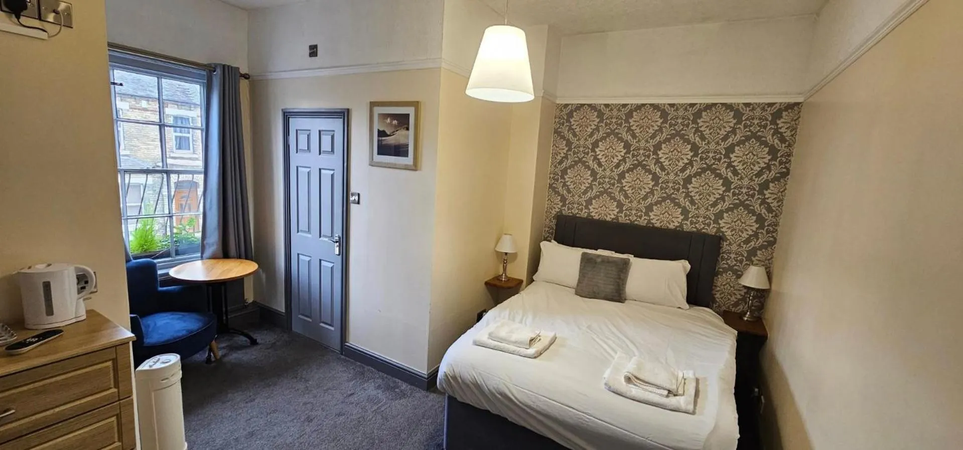 Bedroom, Bed in The Victoria Hotel