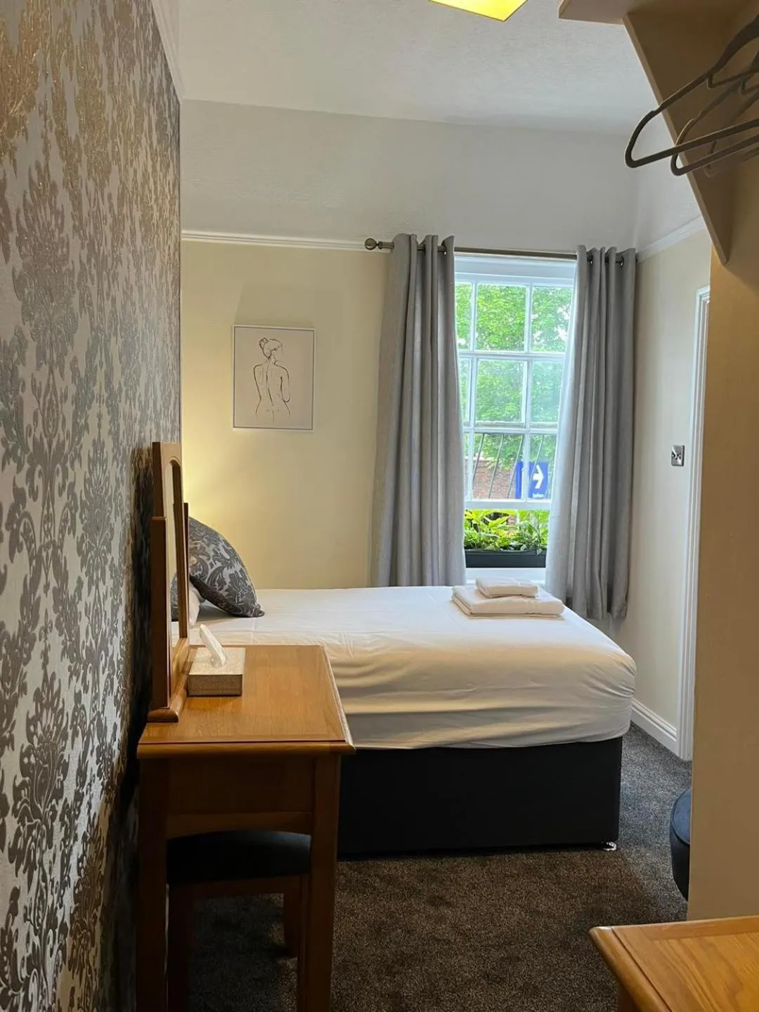 Bedroom, Bed in The Victoria Hotel