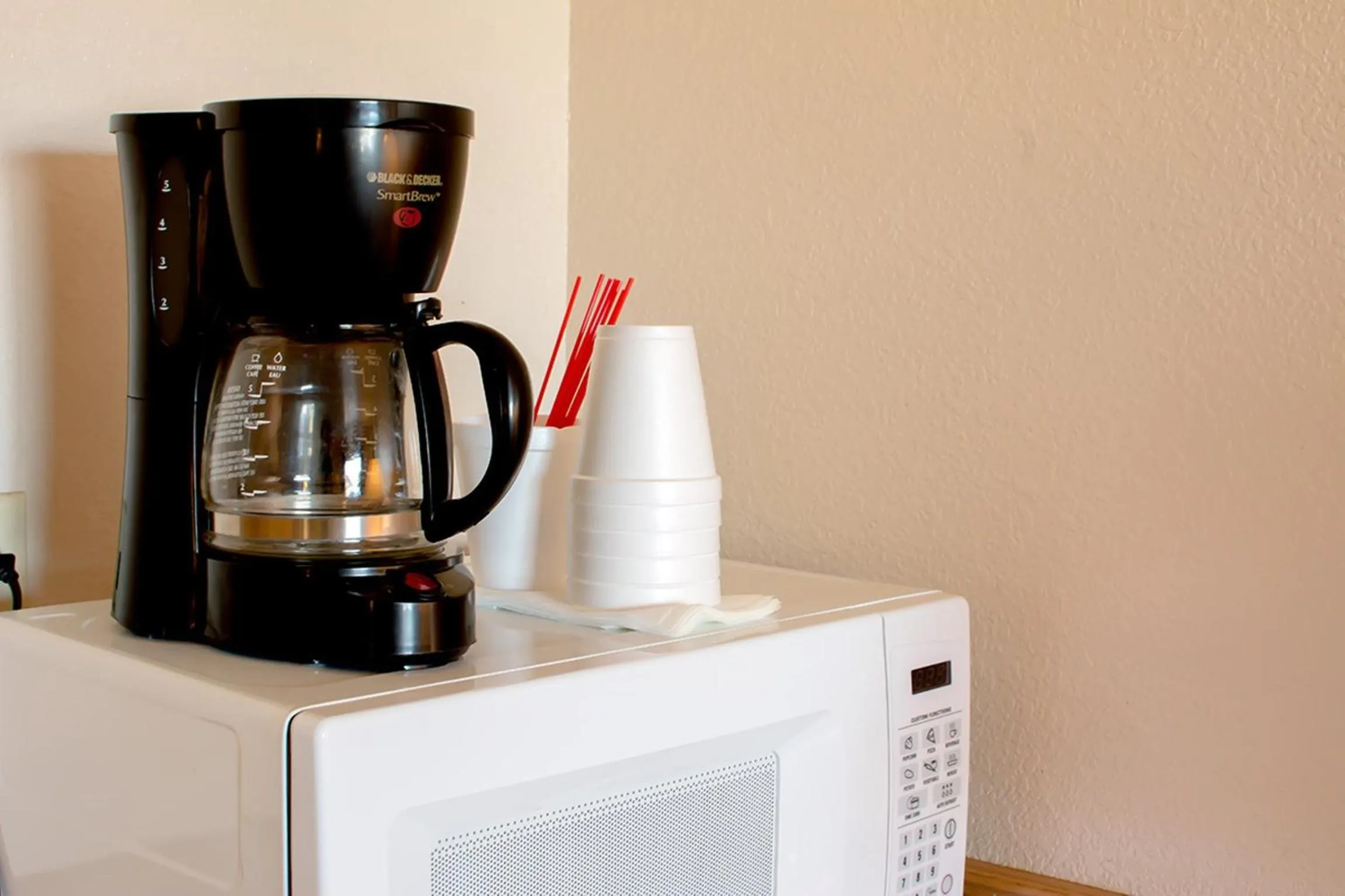 Coffee/tea facilities in Village Inn & Suites Marysville