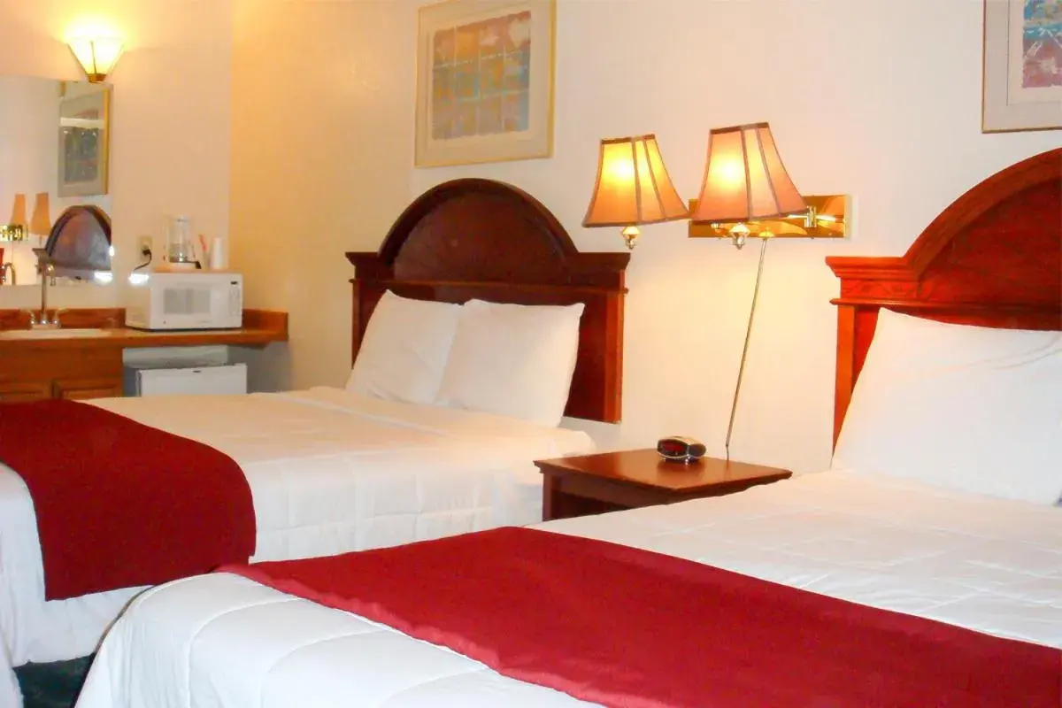 Queen Room with Two Queen Beds in Village Inn & Suites Marysville Queen Room with Two Queen Beds in Village Inn & Suites Marysville