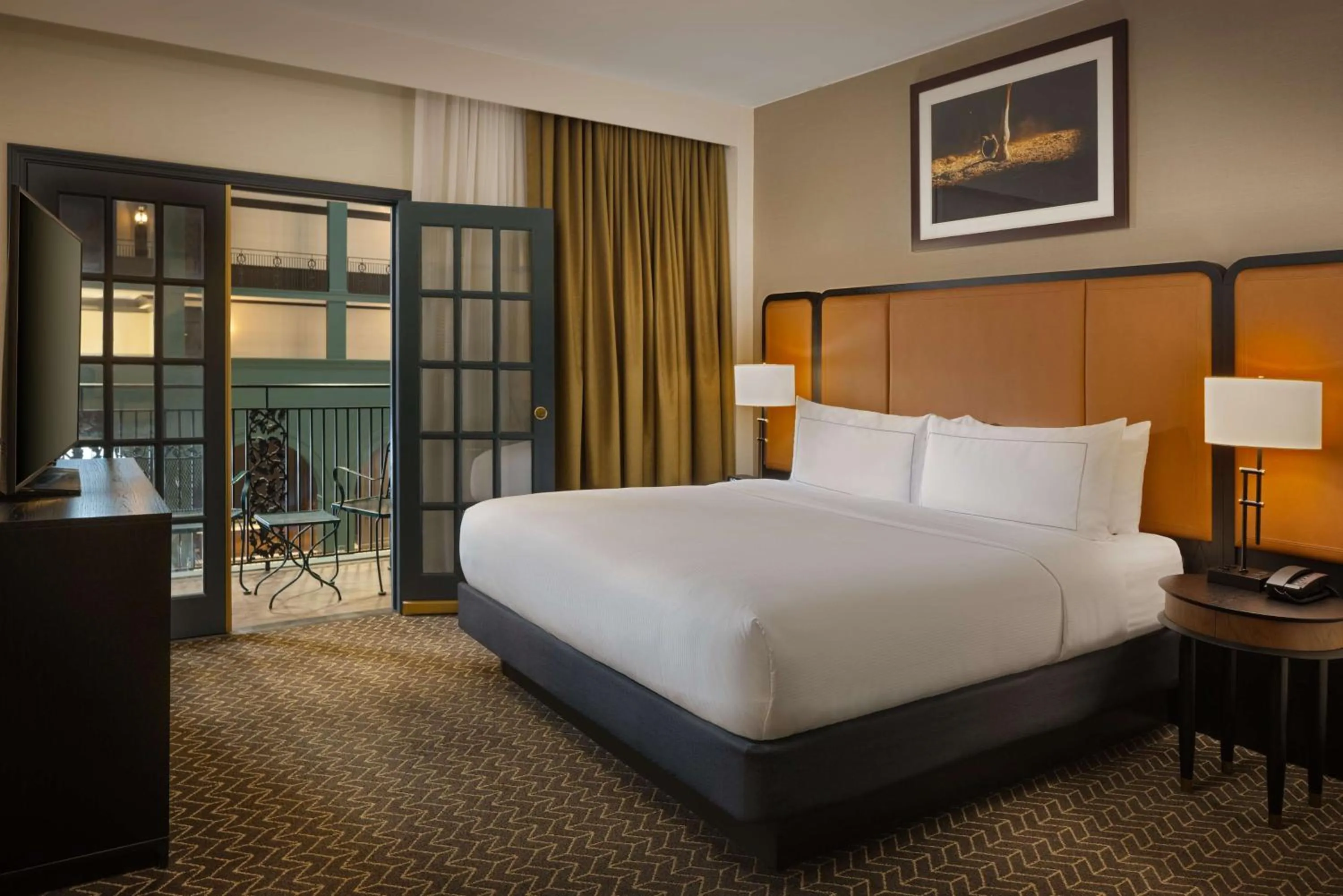 Bed in DoubleTree Suites by Hilton Lexington