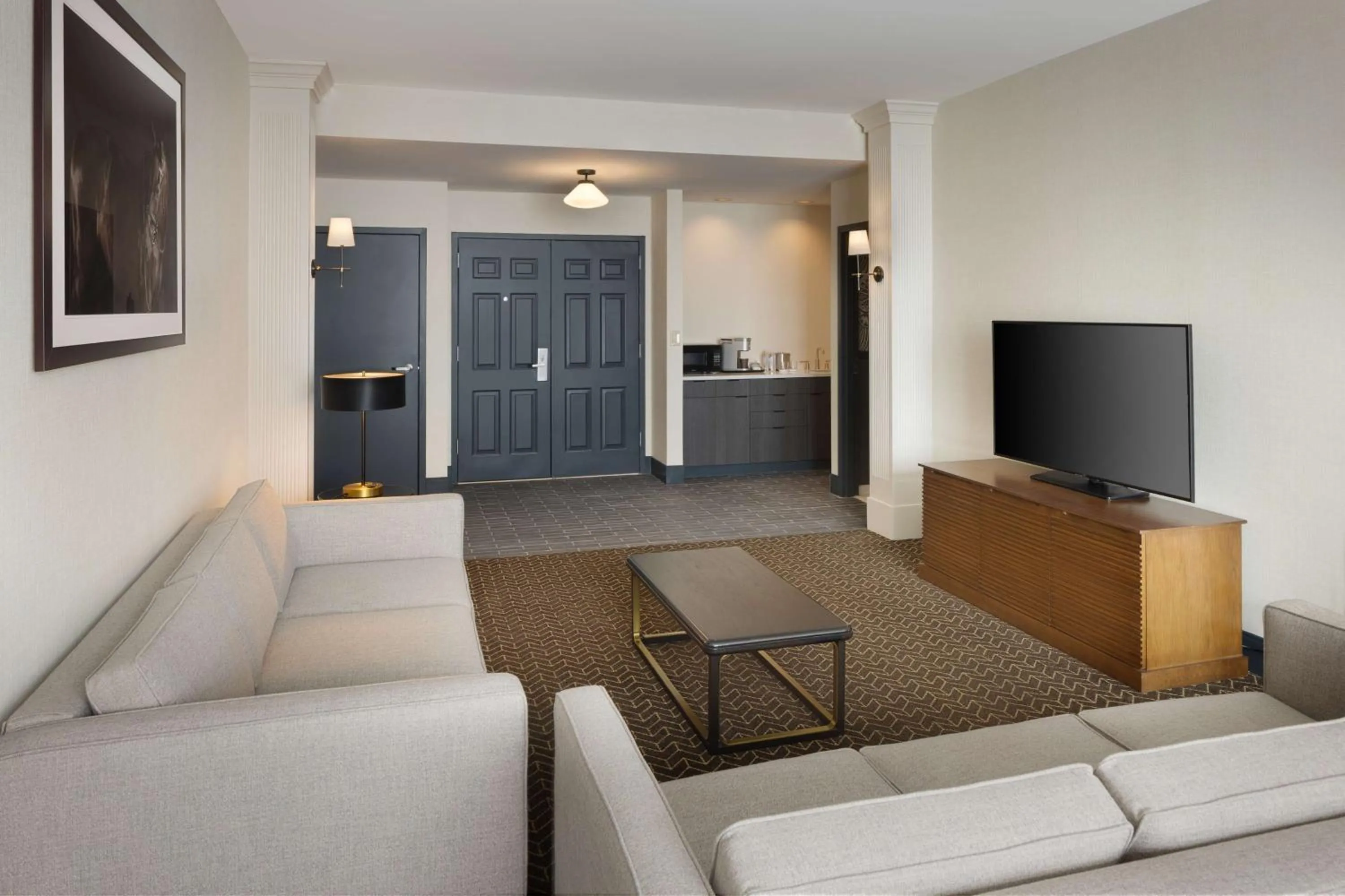 Living room in DoubleTree Suites by Hilton Lexington