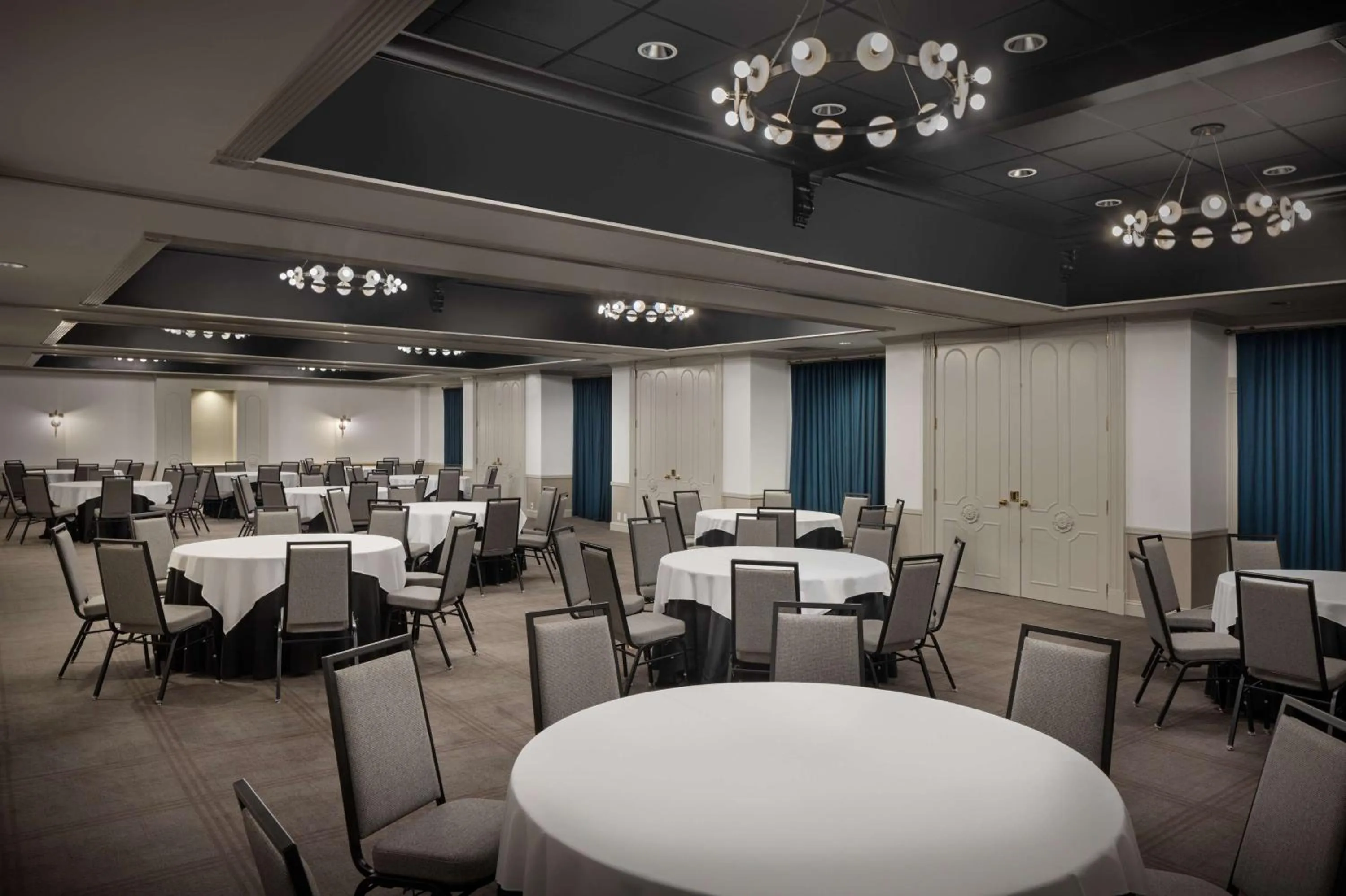 Meeting/conference room in DoubleTree Suites by Hilton Lexington
