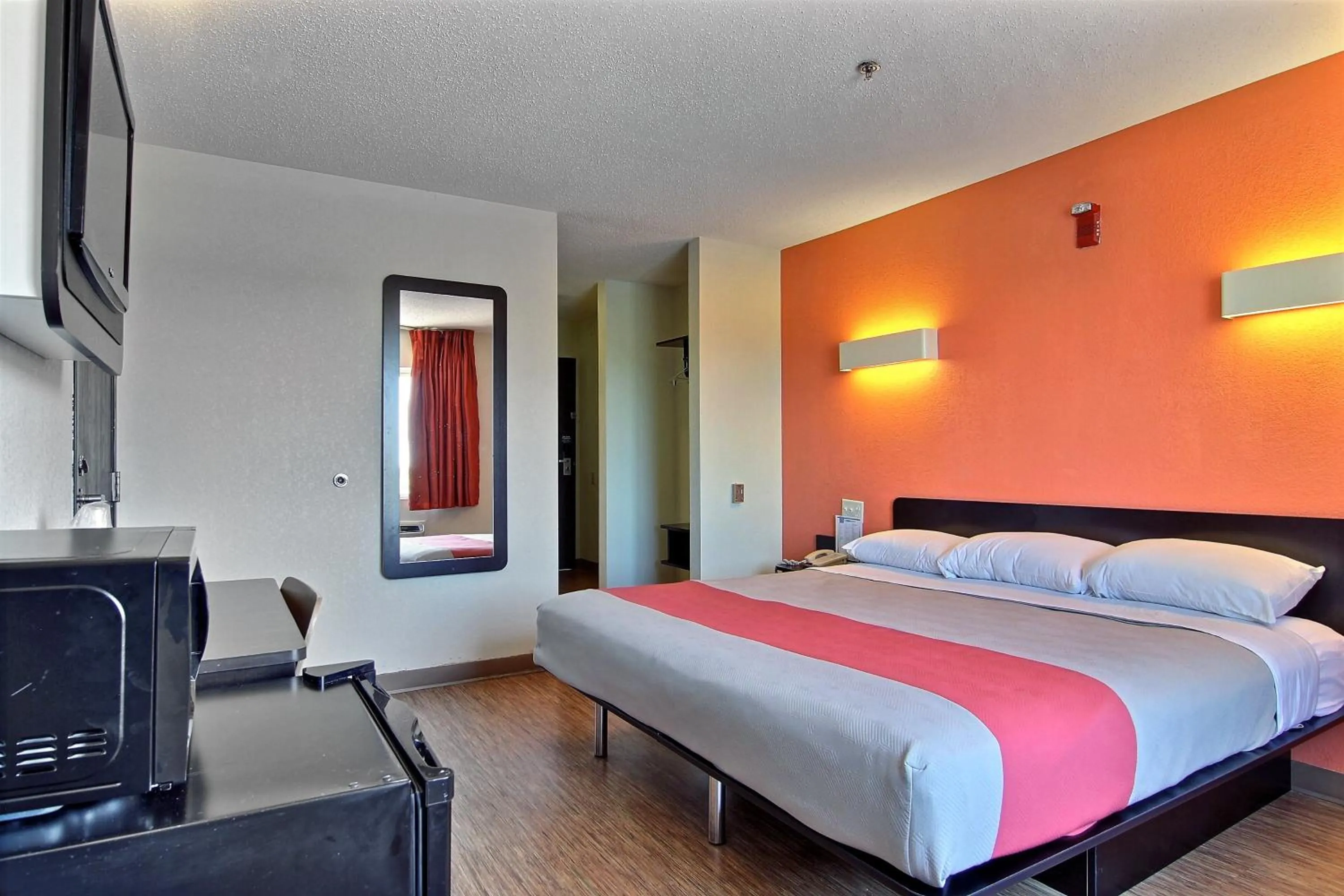 Bedroom, Bed in Motel 6-Gilman, IL