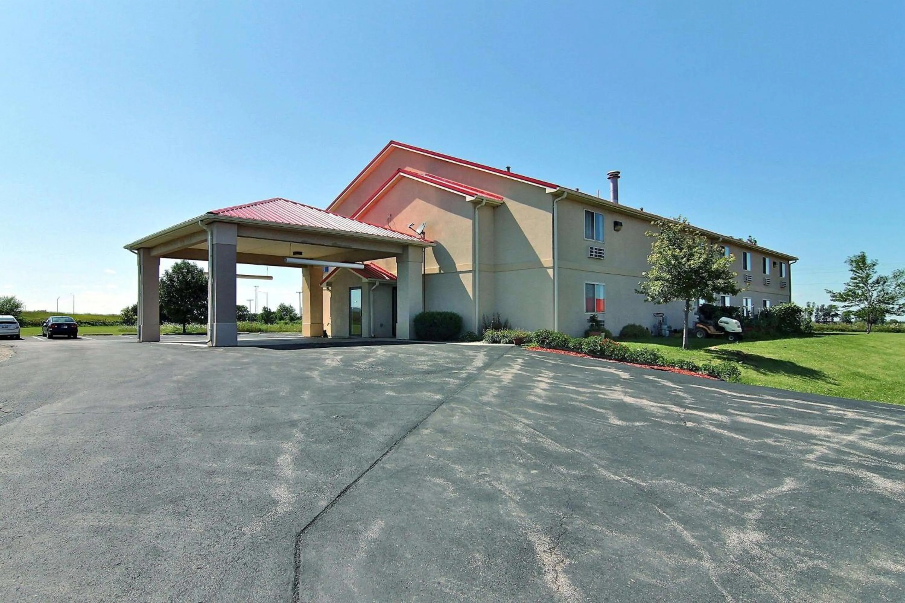 Property building in Motel 6-Gilman, IL