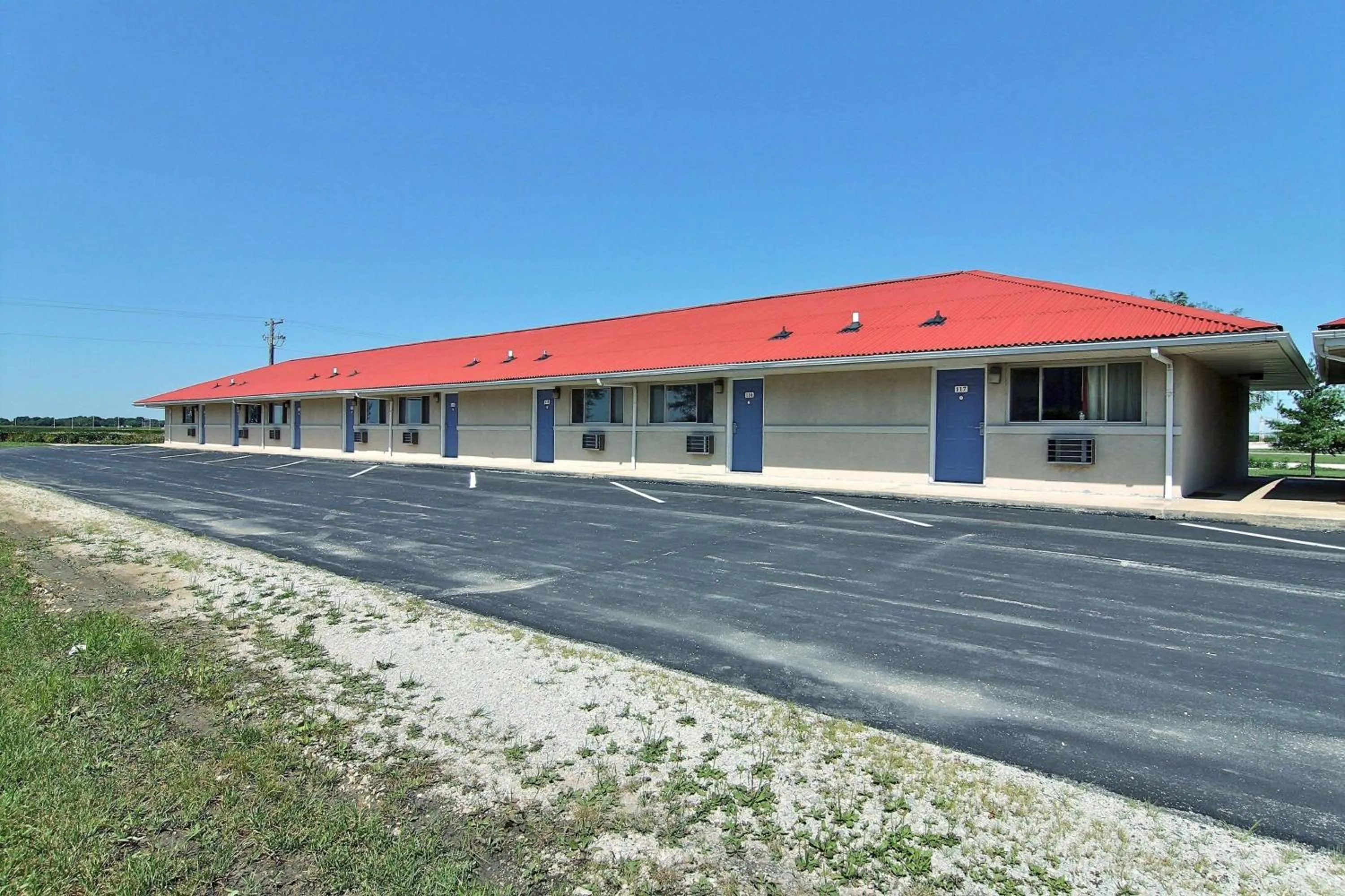 Property building in Motel 6-Gilman, IL
