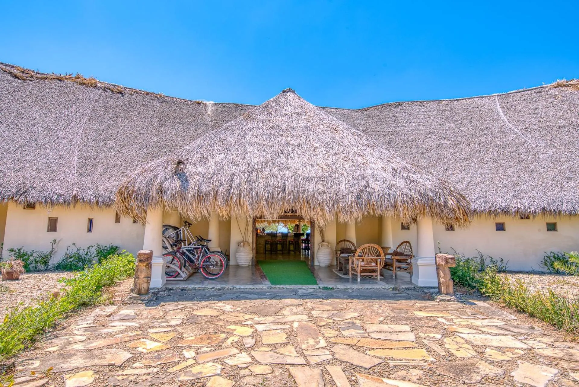 Restaurant/places to eat in Punta Teonoste Beach Resort