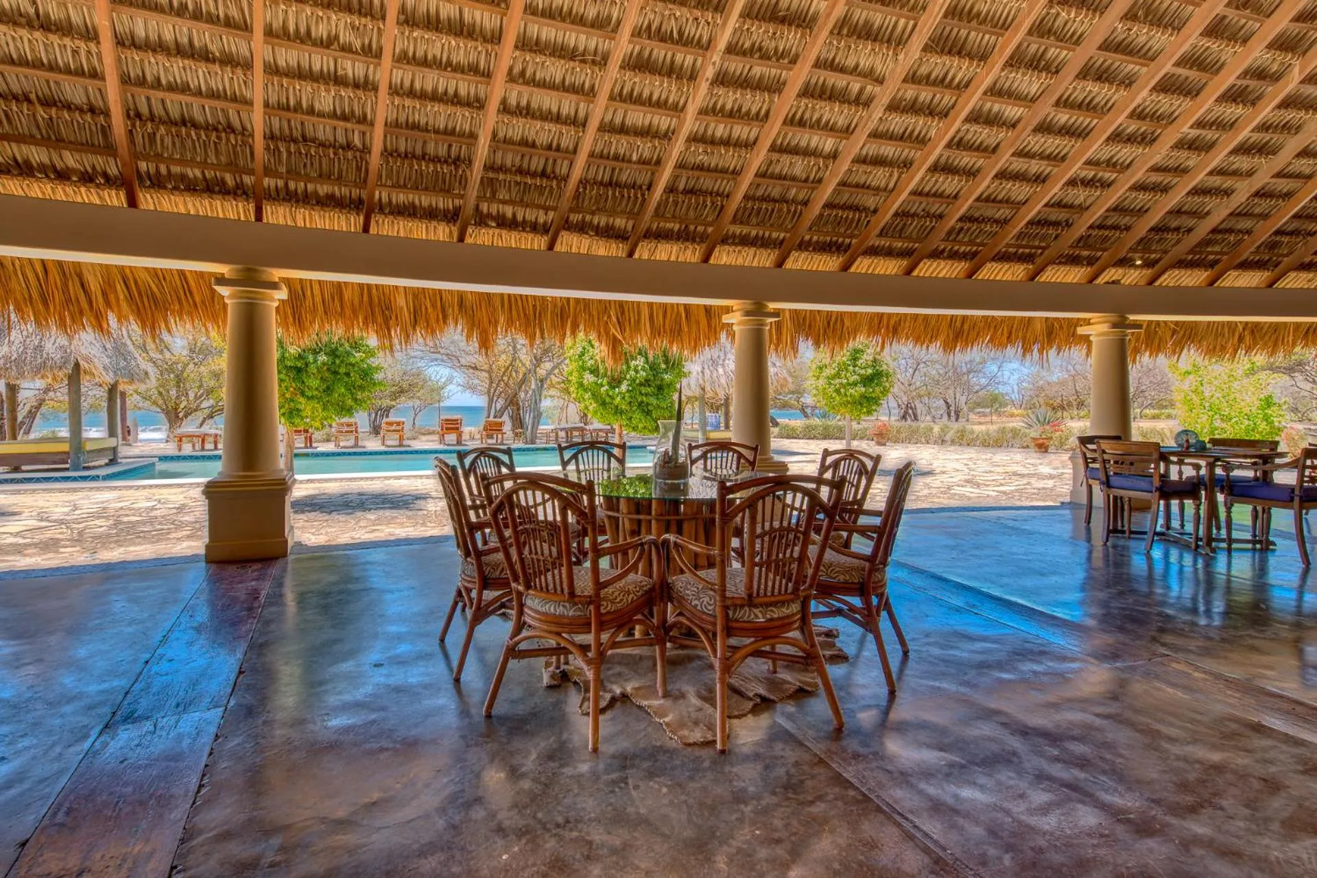 Restaurant/places to eat in Punta Teonoste Beach Resort