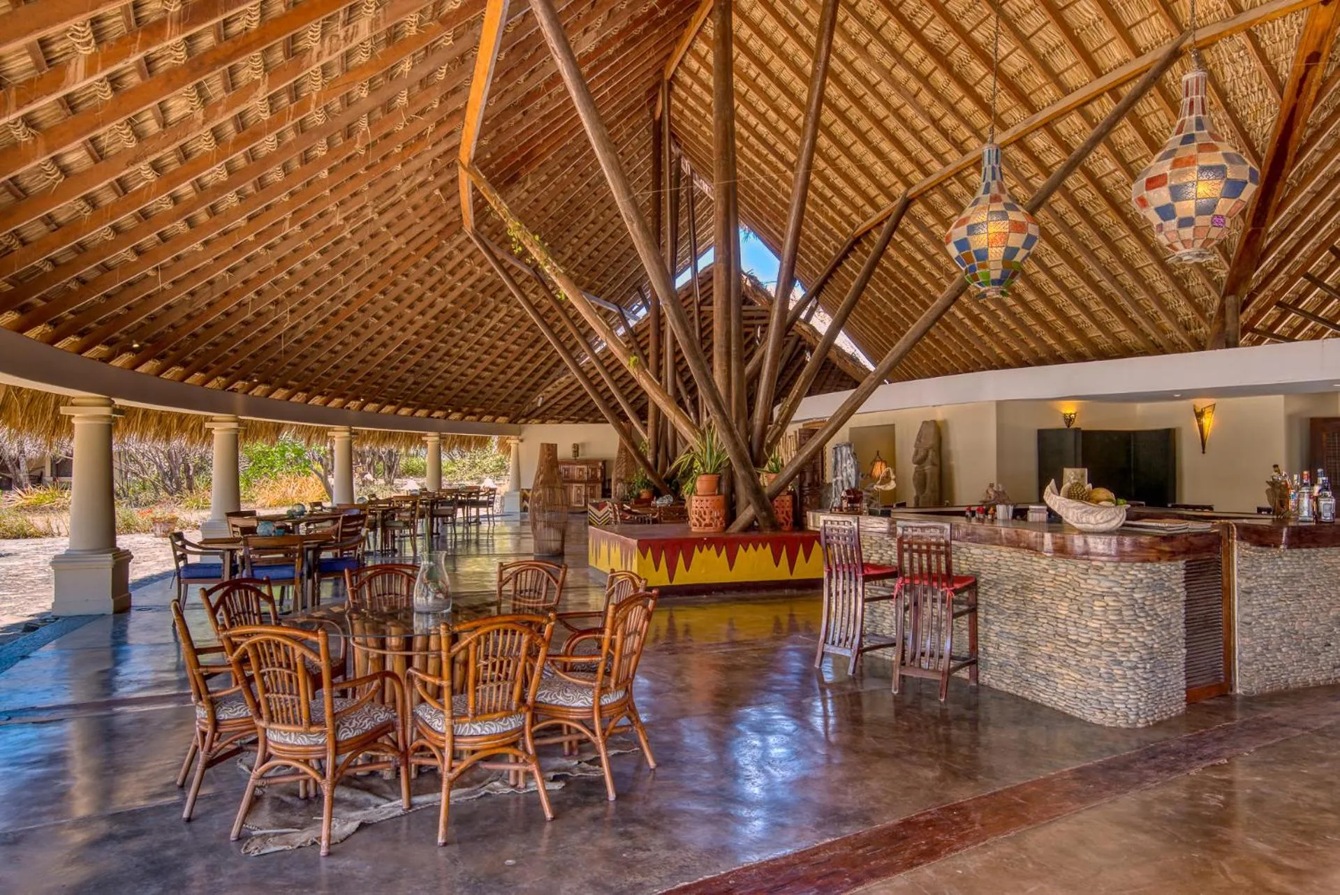 Restaurant/places to eat in Punta Teonoste Beach Resort