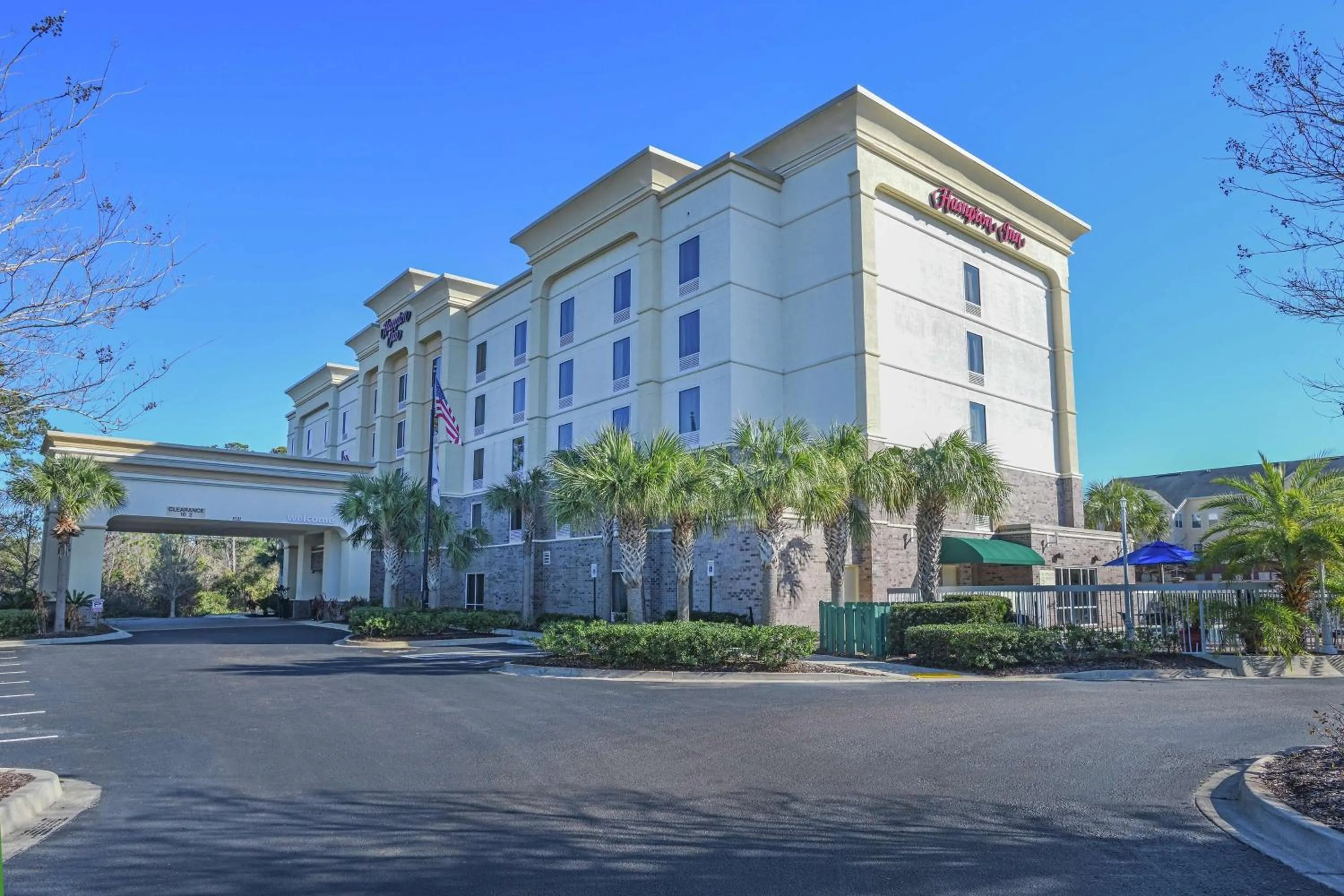 Property building in Hampton Inn Jacksonville - East Regency Square