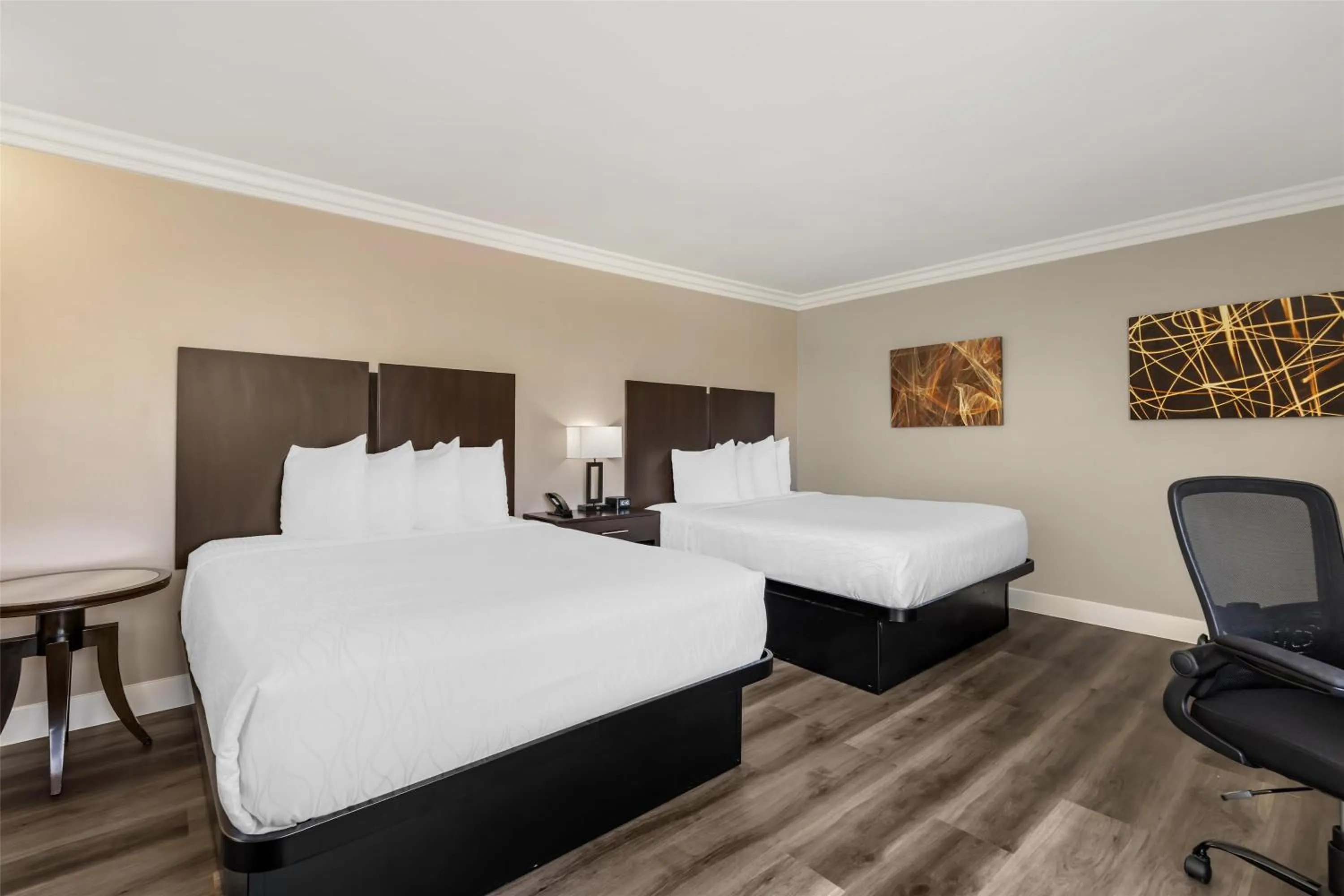 Bedroom, Bed in Best Western Plus LA Mid-Town Hotel